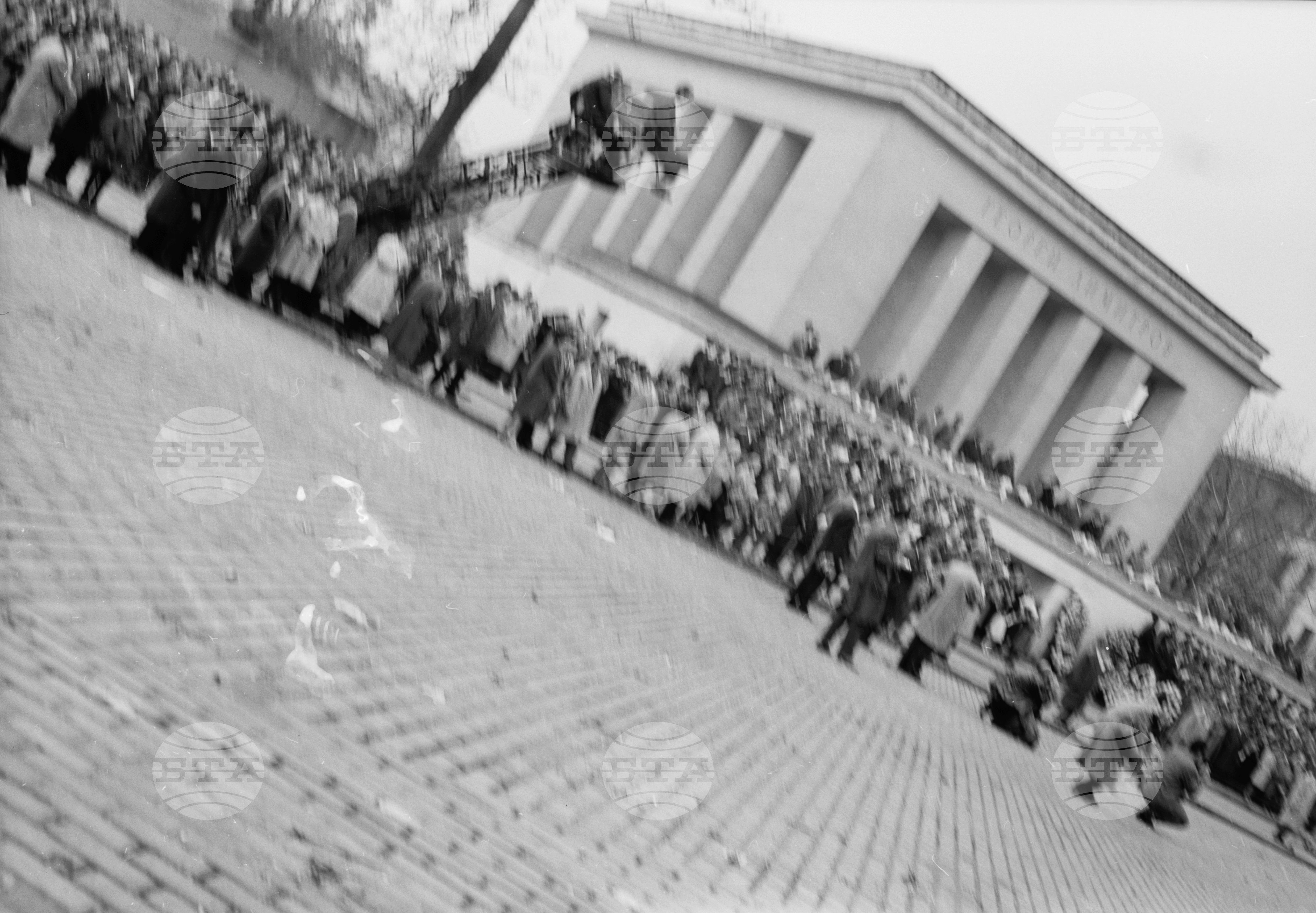 Възторжена манифестация на софийските трудещи се по случай 45-годишнината на Великата октомврийска социалистическа революция
