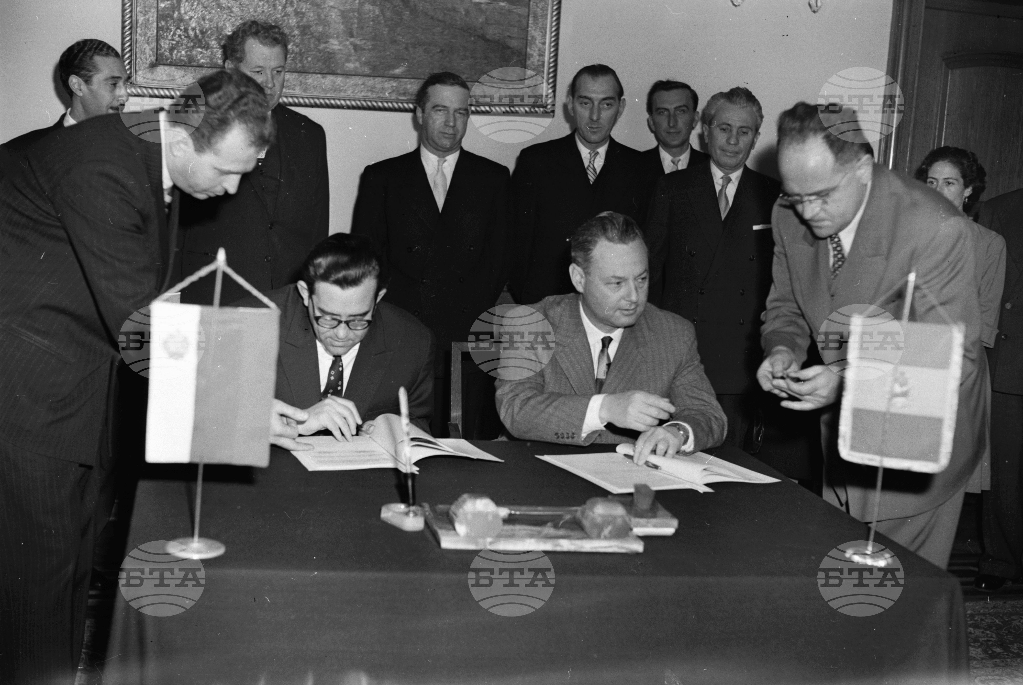 Подписване на спогодба