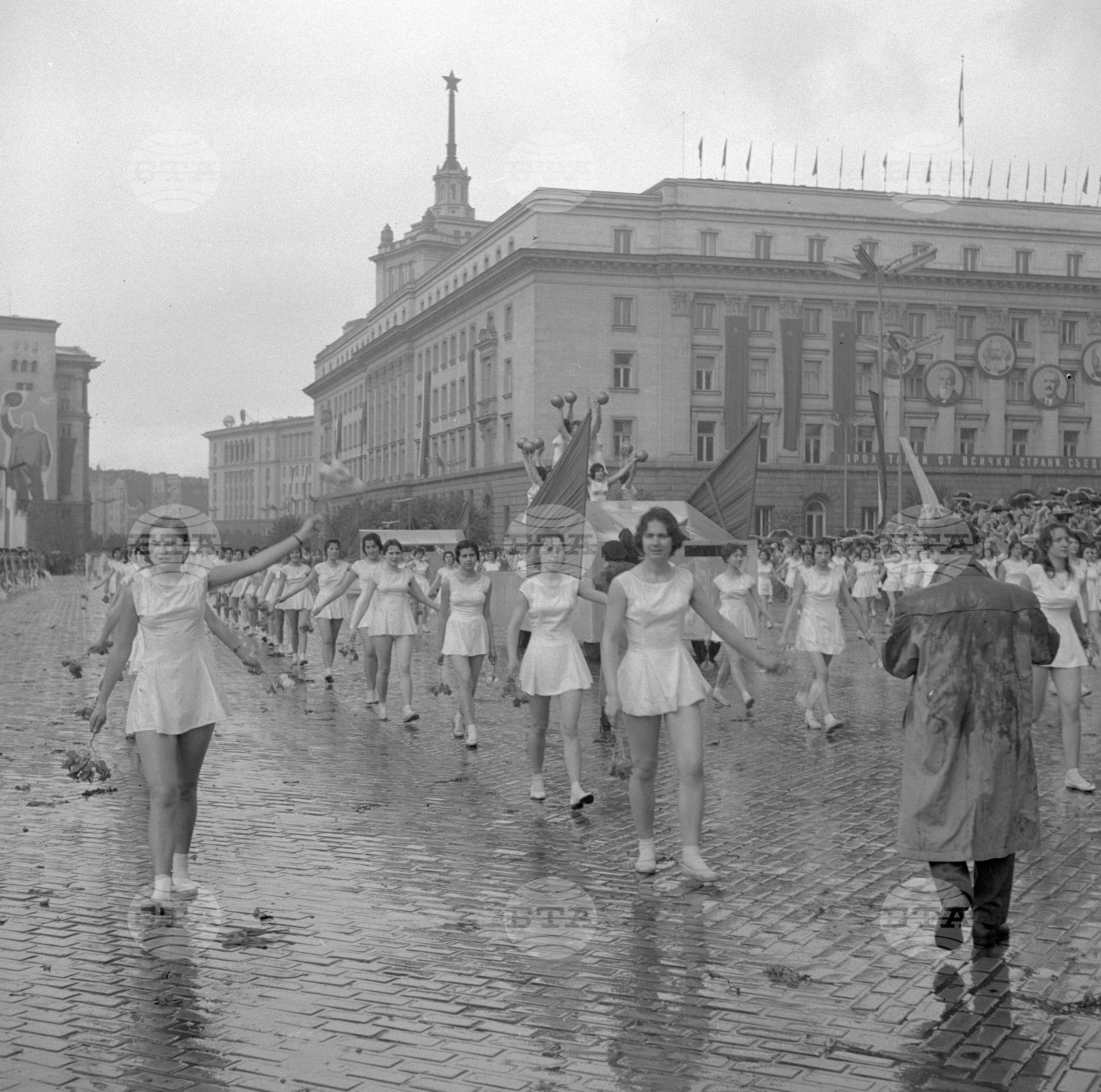Първомайската манифестация на трудещите се в София (1961) част 2