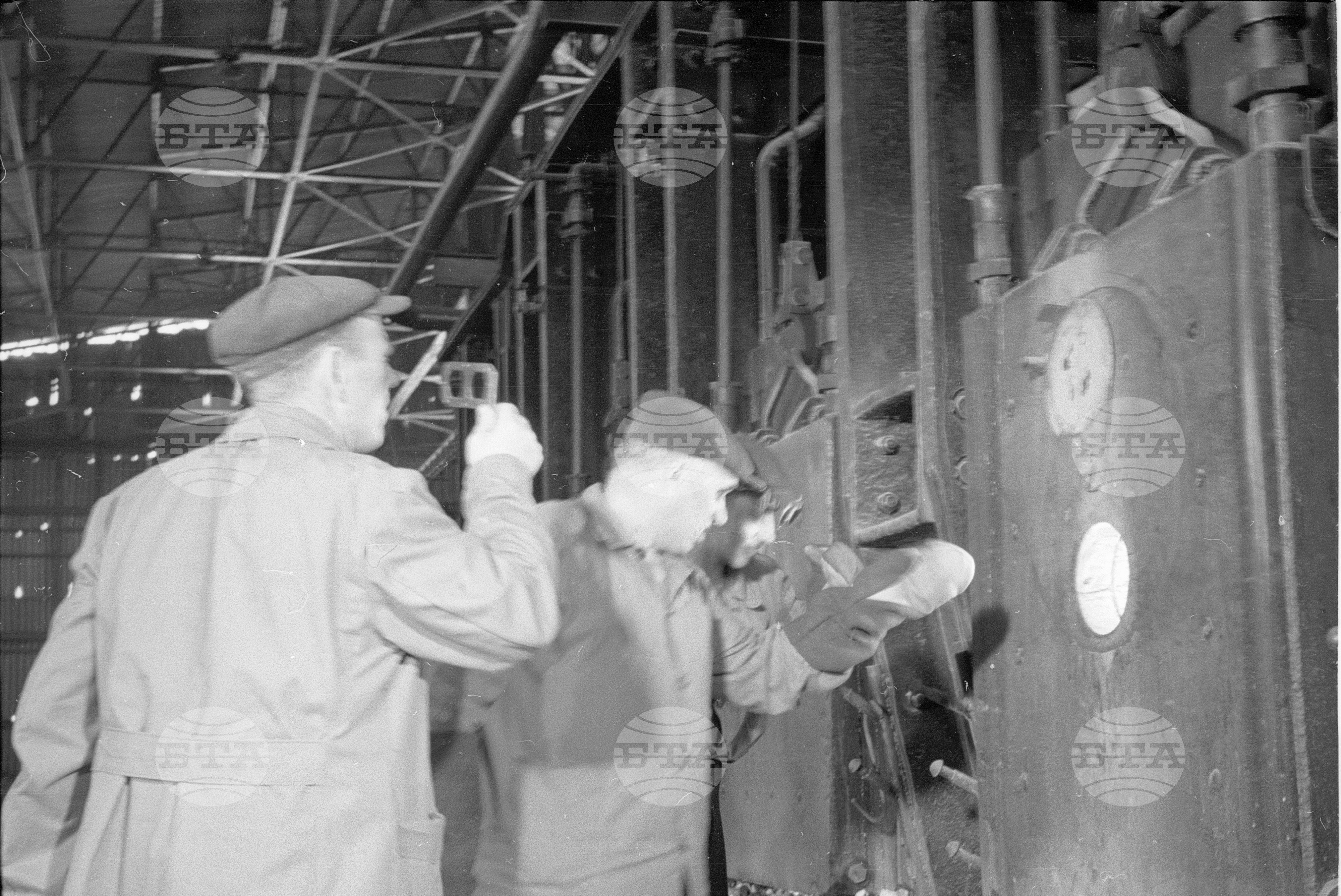 Държавен металургичен завод „Ленин“ - 1953 година - отливане на първата българска стомана
