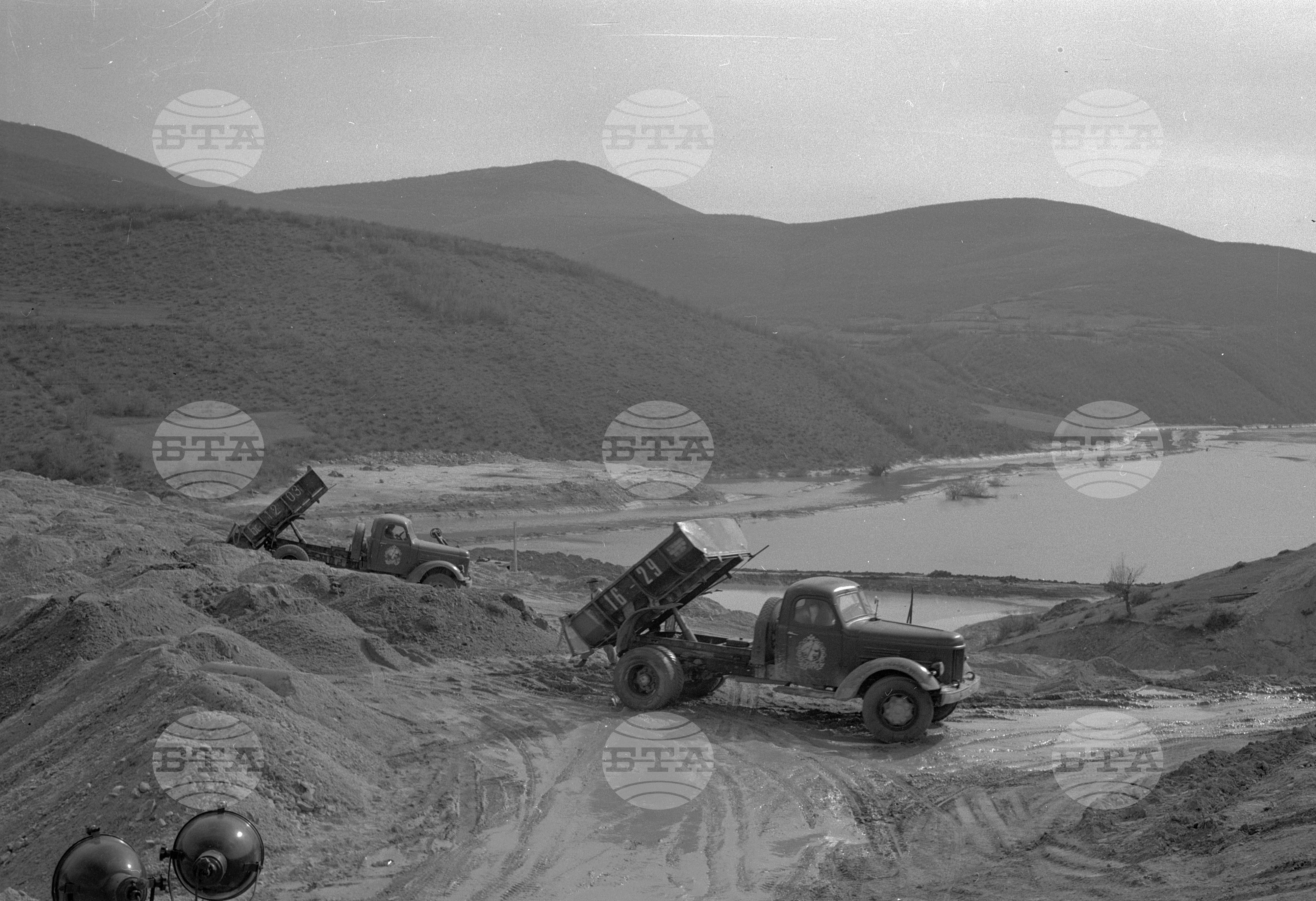 На строежа на язовир "Жребчево", Сливенски окръг - 1963 година