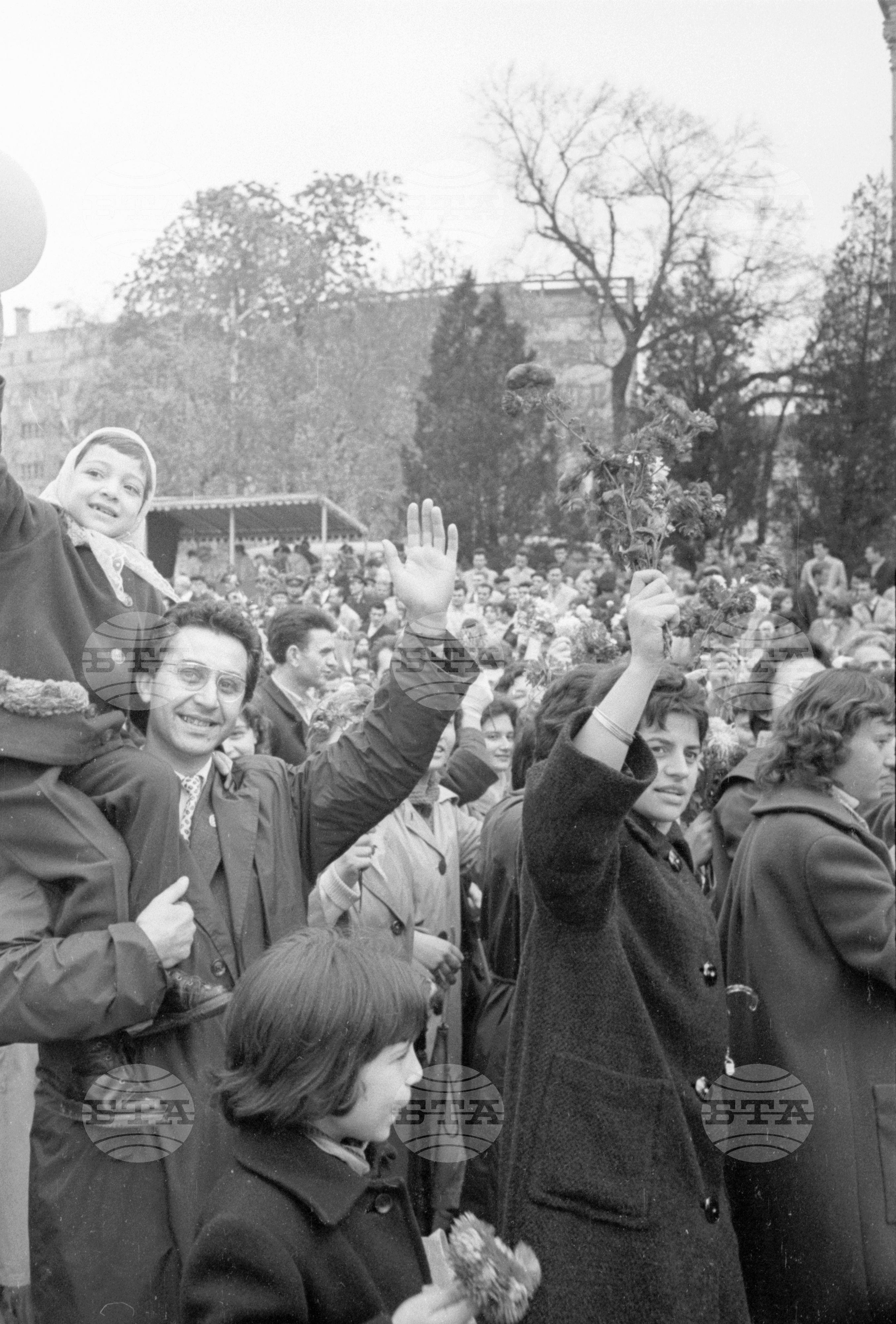 Възторжена манифестация на софийските трудещи се по случай 45-годишнината на Великата октомврийска социалистическа революция част 3