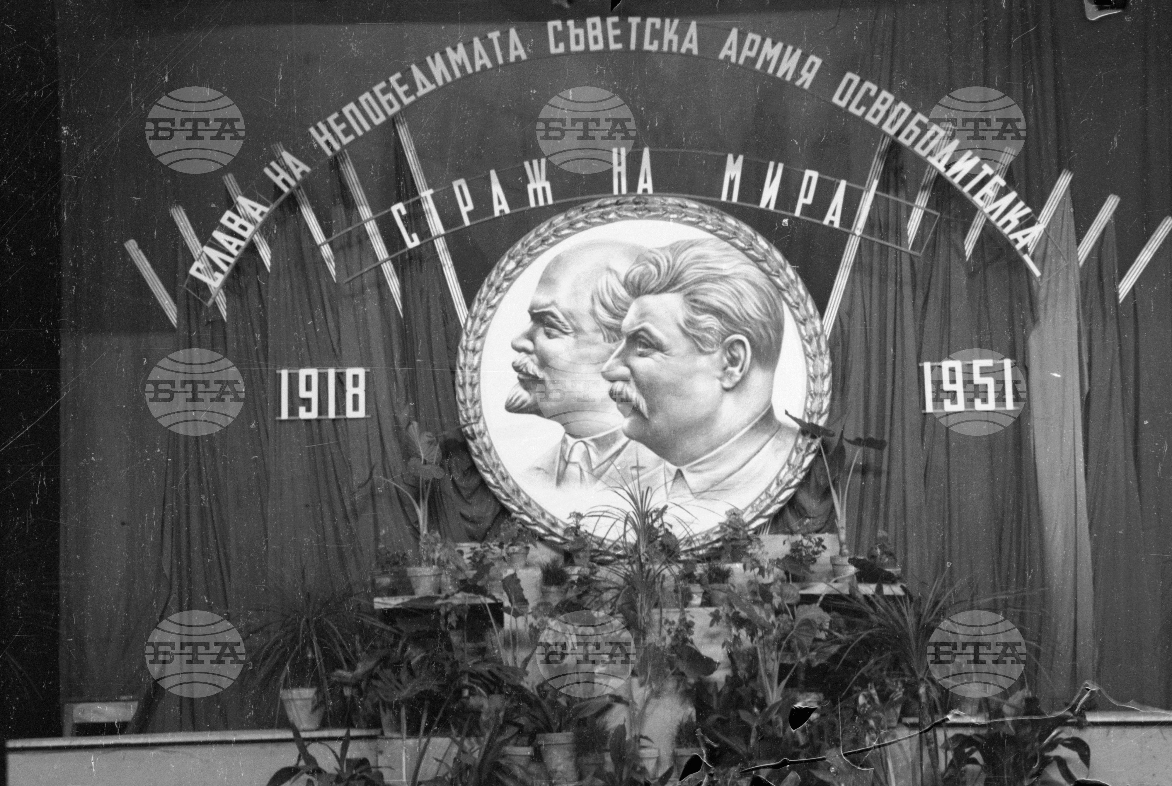 Тържества и празнична манифестация за Великата октомврийска революция 1951 год