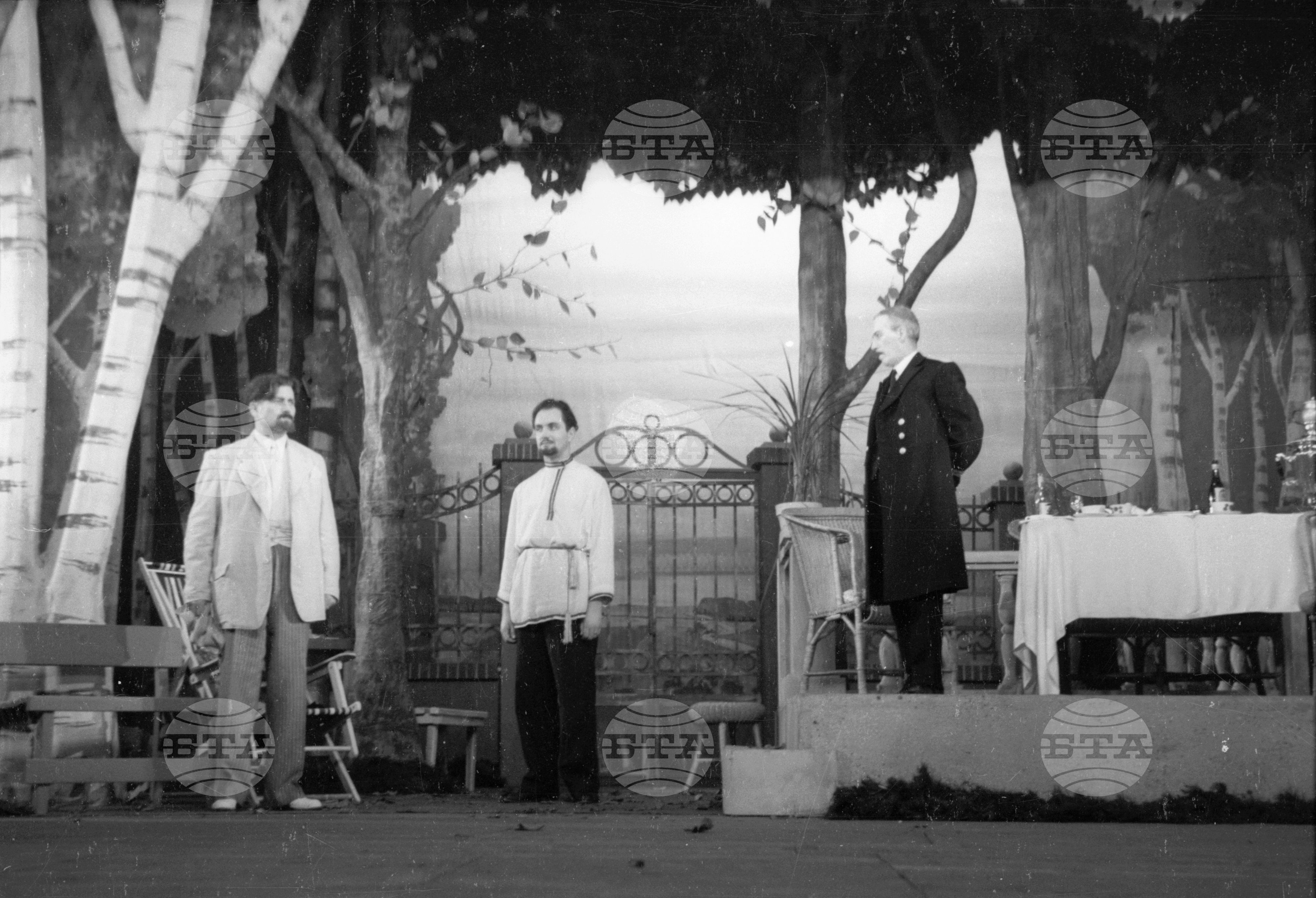 Народен театър "Иван Вазов", 1951 - част 1