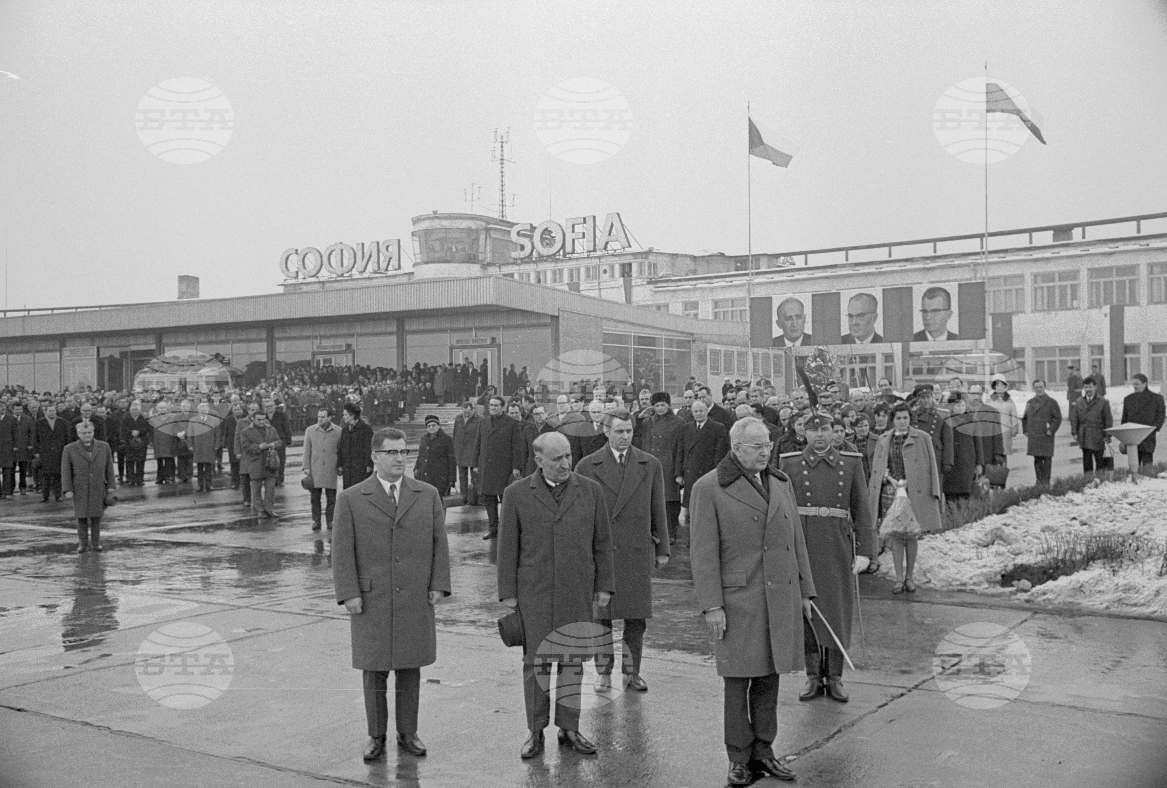 Изпращане на чехословашката партийно - правителствена делегация на аерогара София