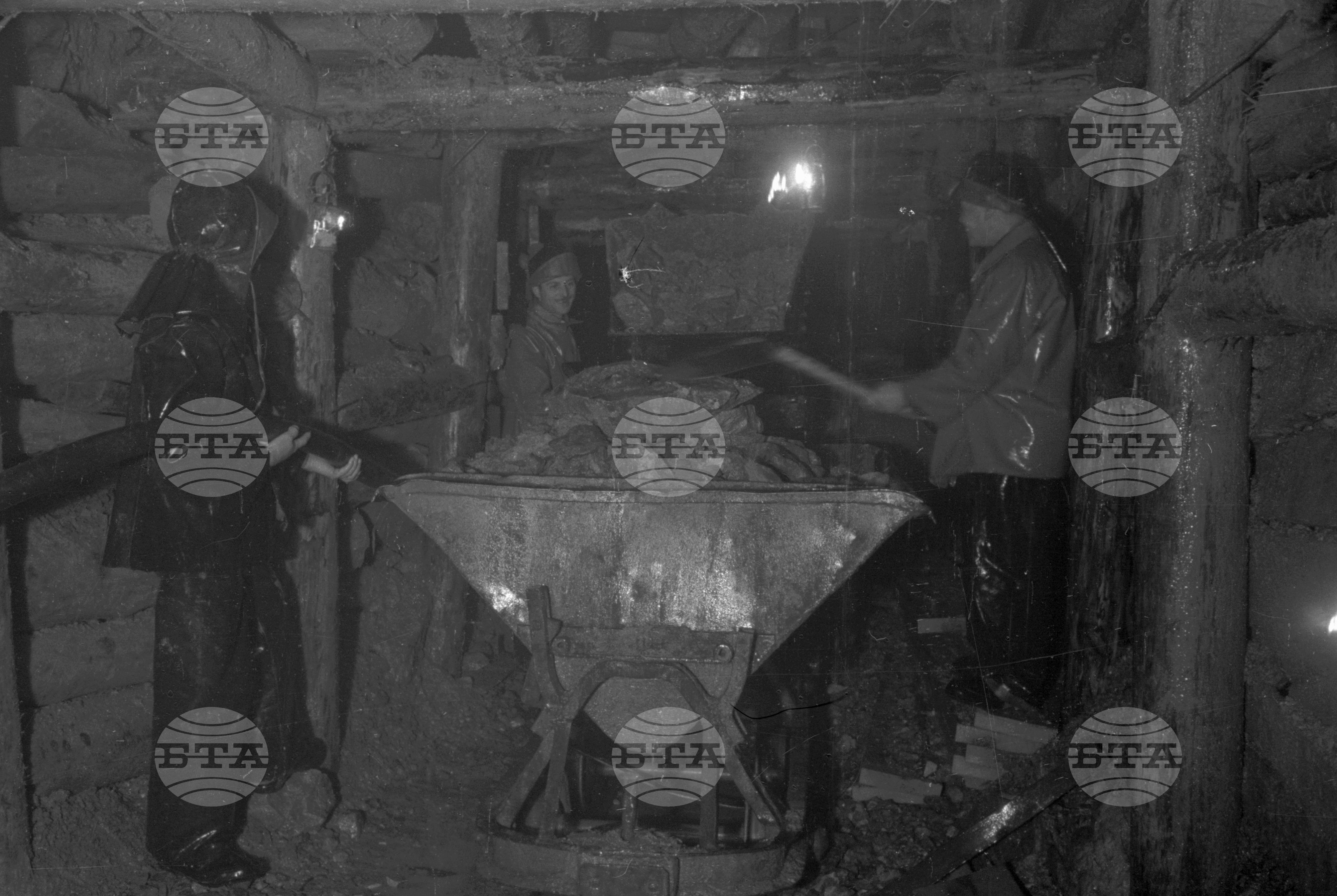Главният тунел под Средна гора при местността „Бедечка"