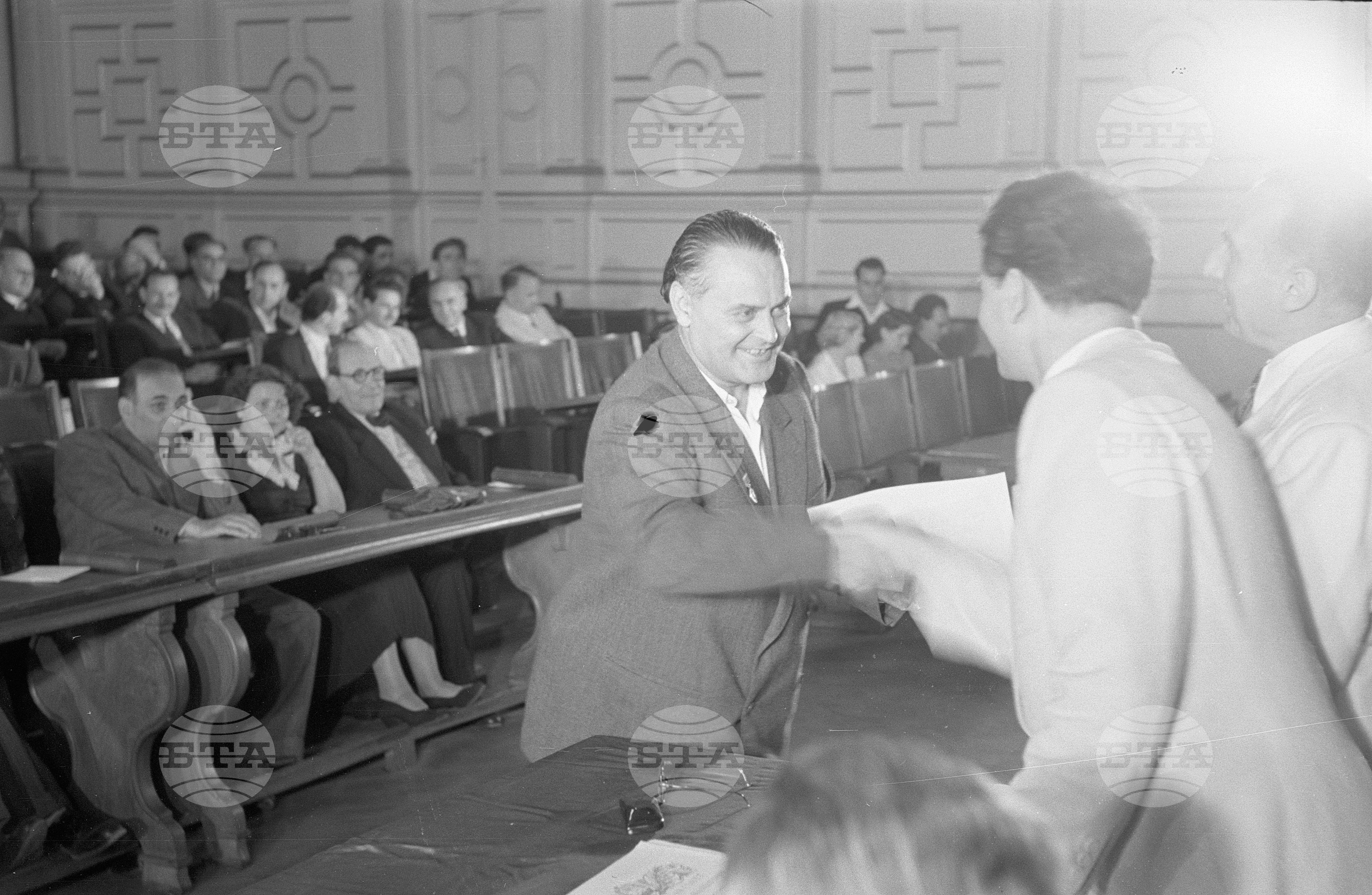 Връчване на Димитровски награди на лауреатите за 1951 година