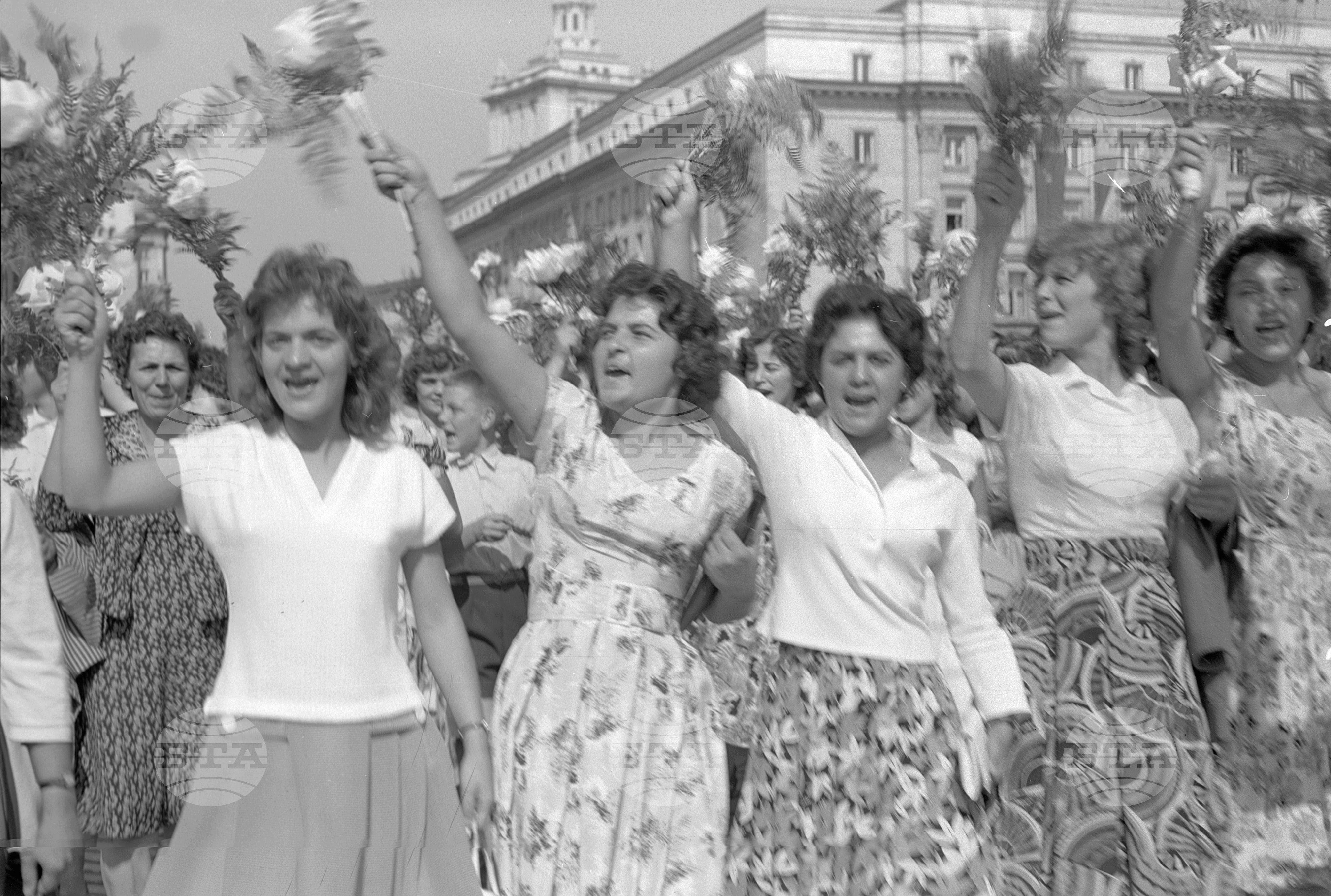 Величествена Деветосептемврийска манифестация на трудещите се в столицата