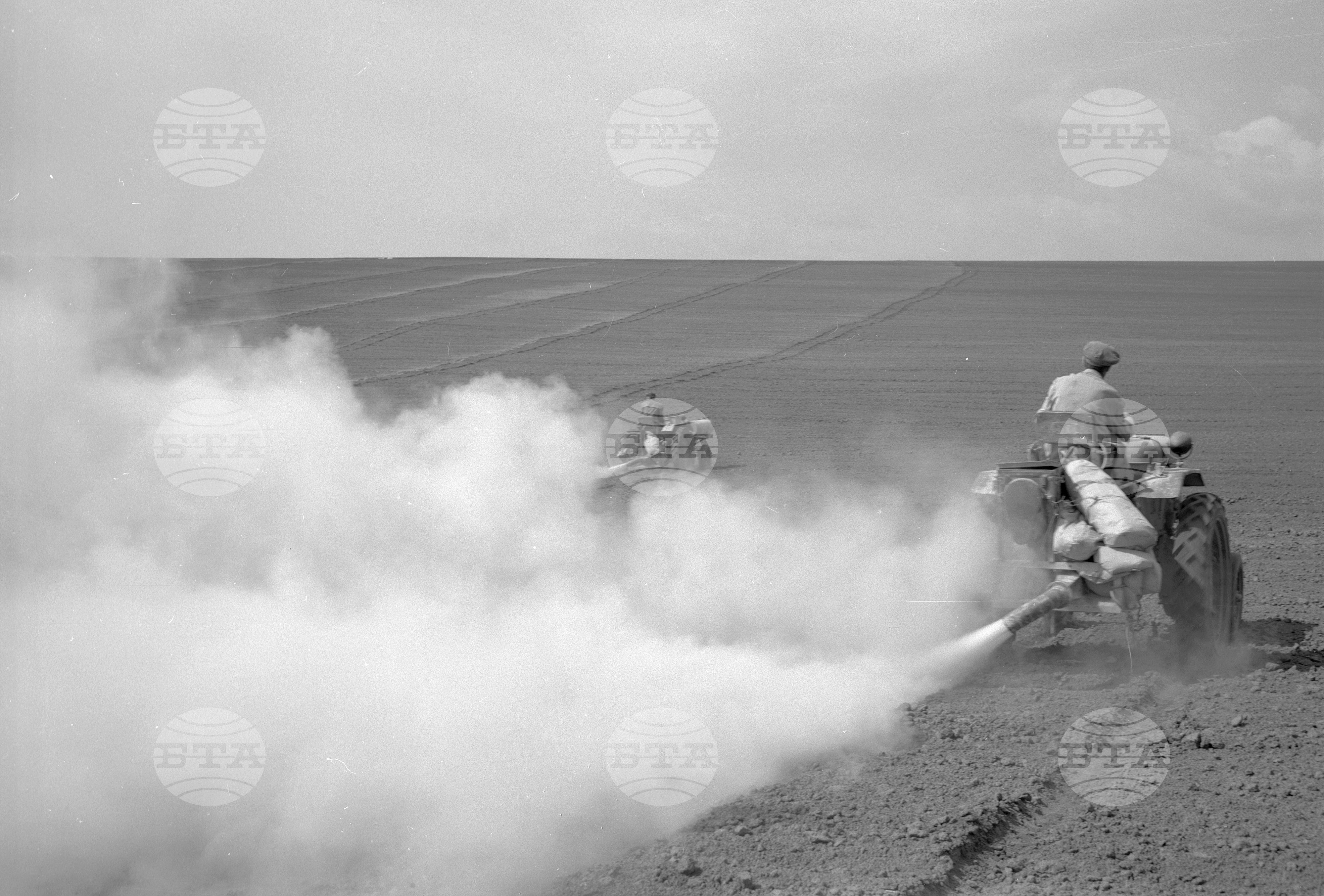 Борба с вредителите по селскостопанските култури в ТКЗС (Трудово-кооперативно земеделско стопанство)
