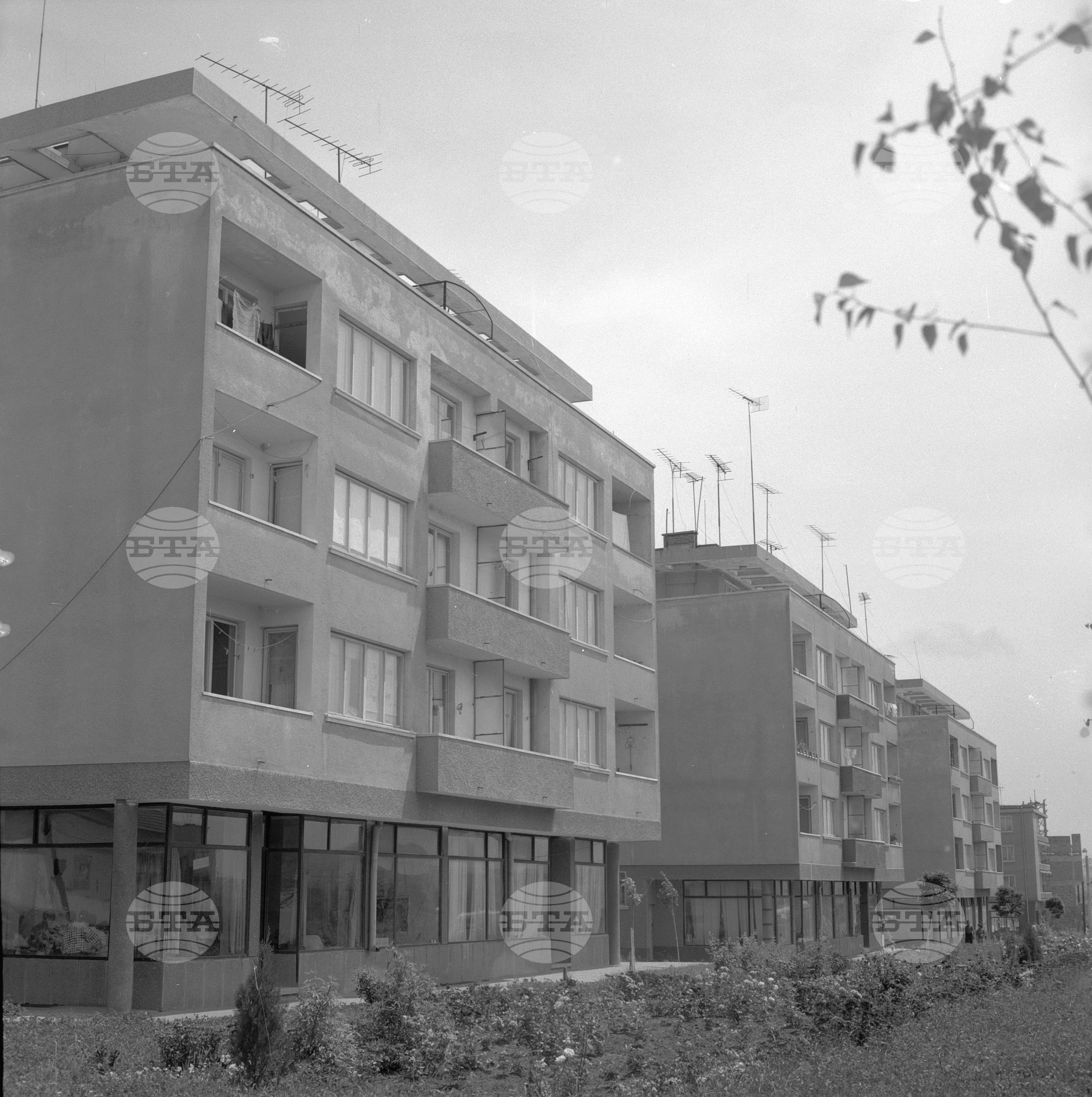 Нови жилищни блокове за работниците от (Топлоелектрическа централа) ТЕЦ "Марица изток", живеещи в Трояново