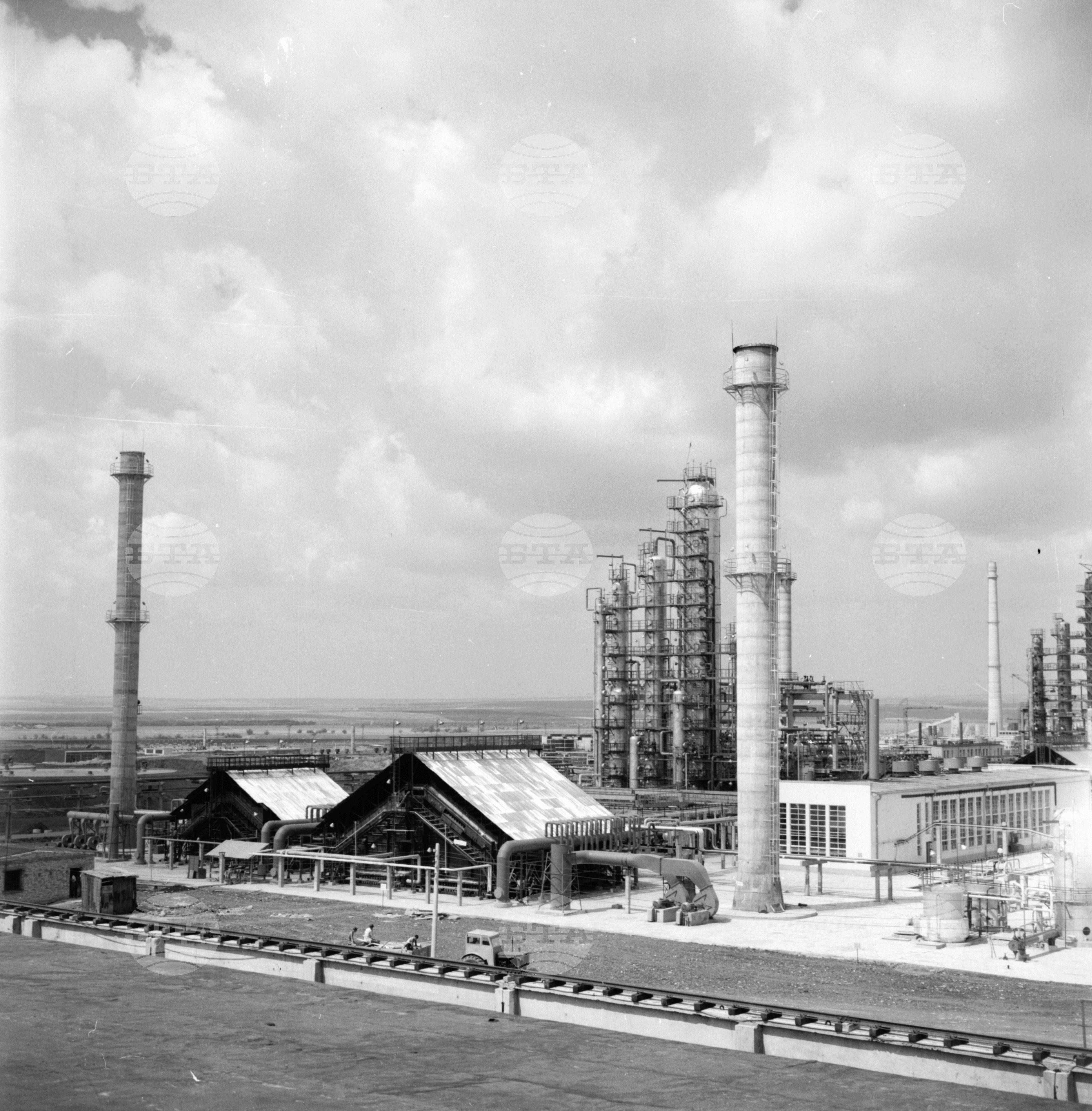 Нефтопреработвателния завод 1963 година