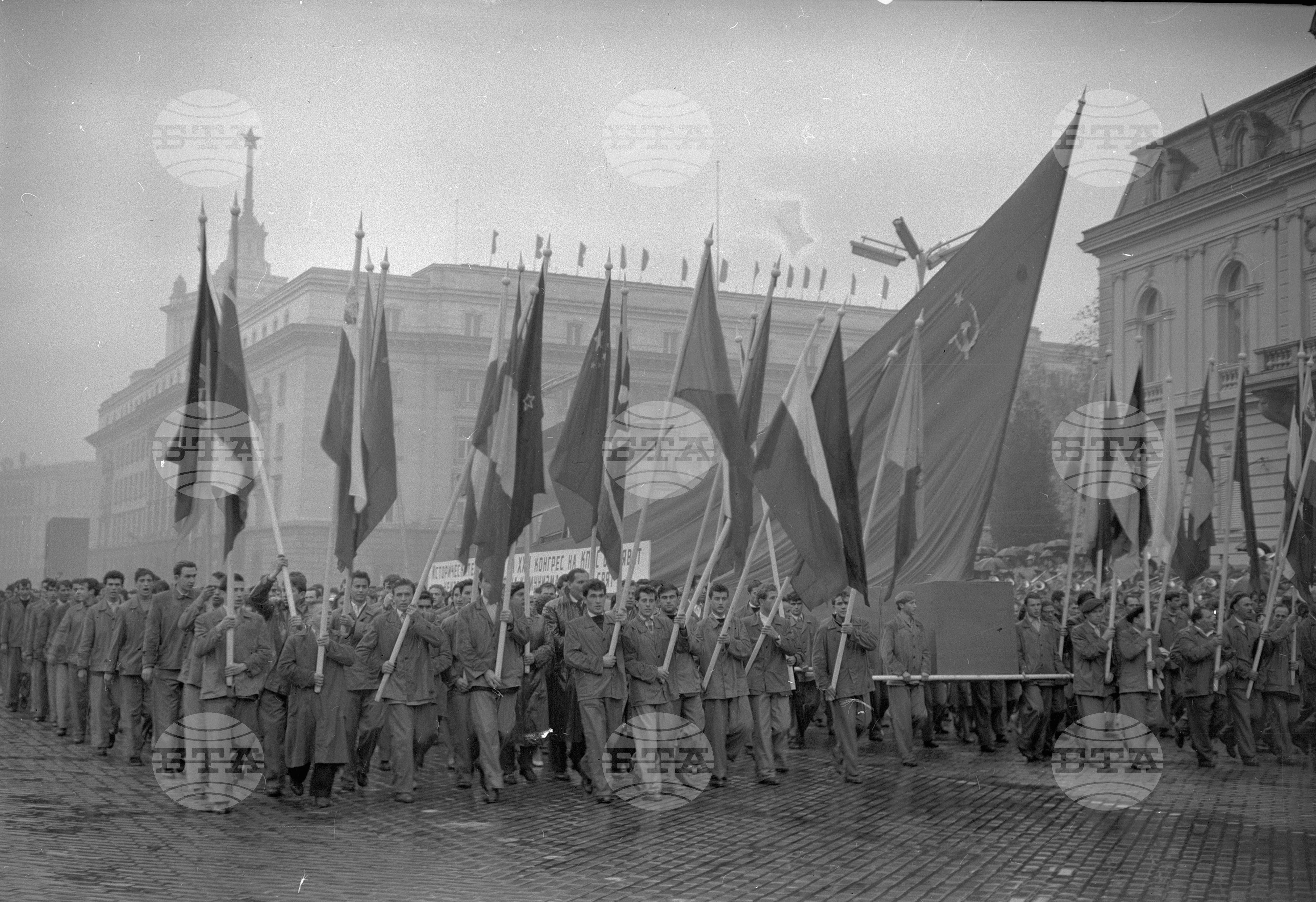 Величествената манифестация на трудещите се в София по случай 44-годишнината от Октомврийската социалистическа революция част 4