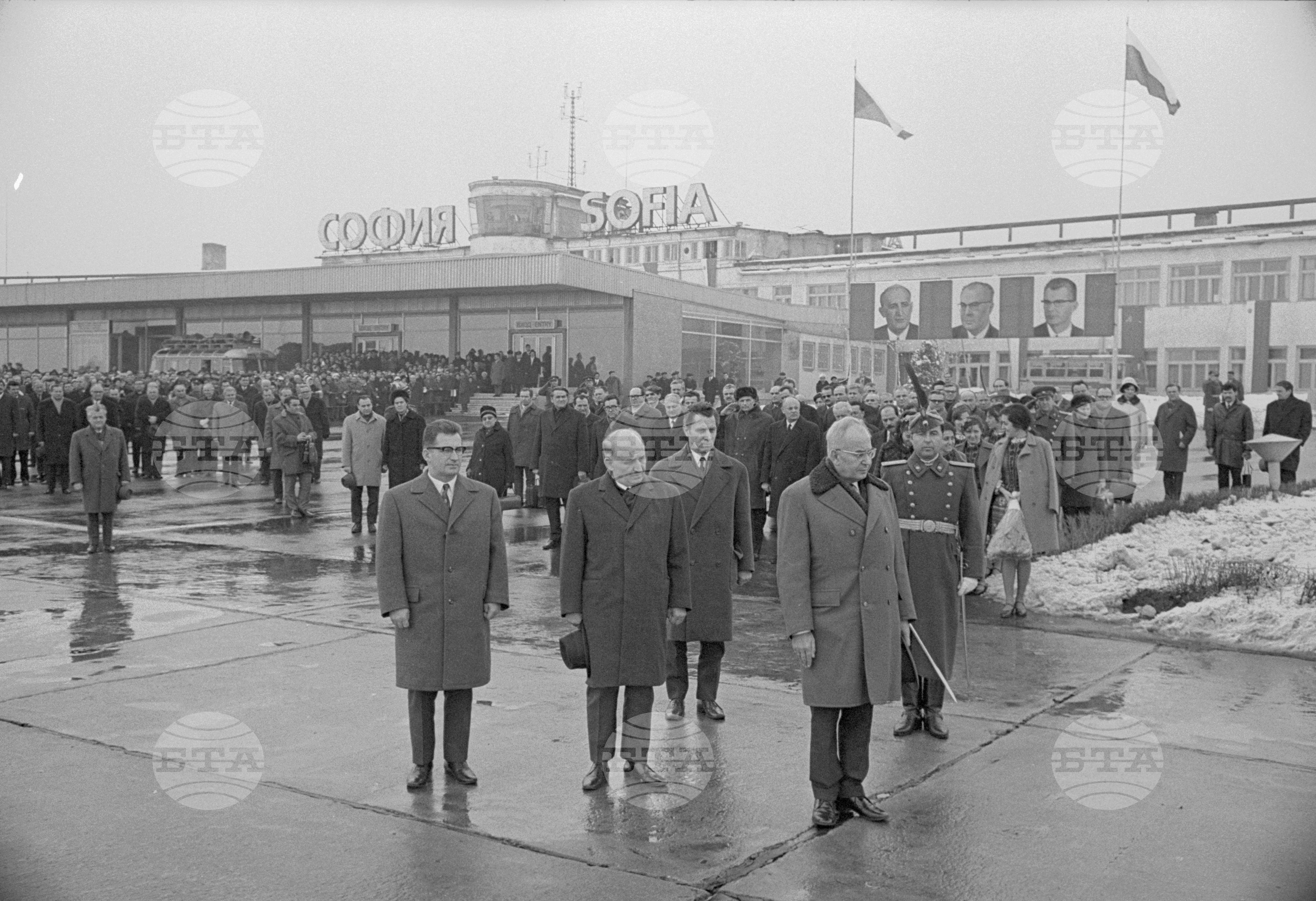 Изпращане на чехословашката партийно - правителствена делегация на аерогара София