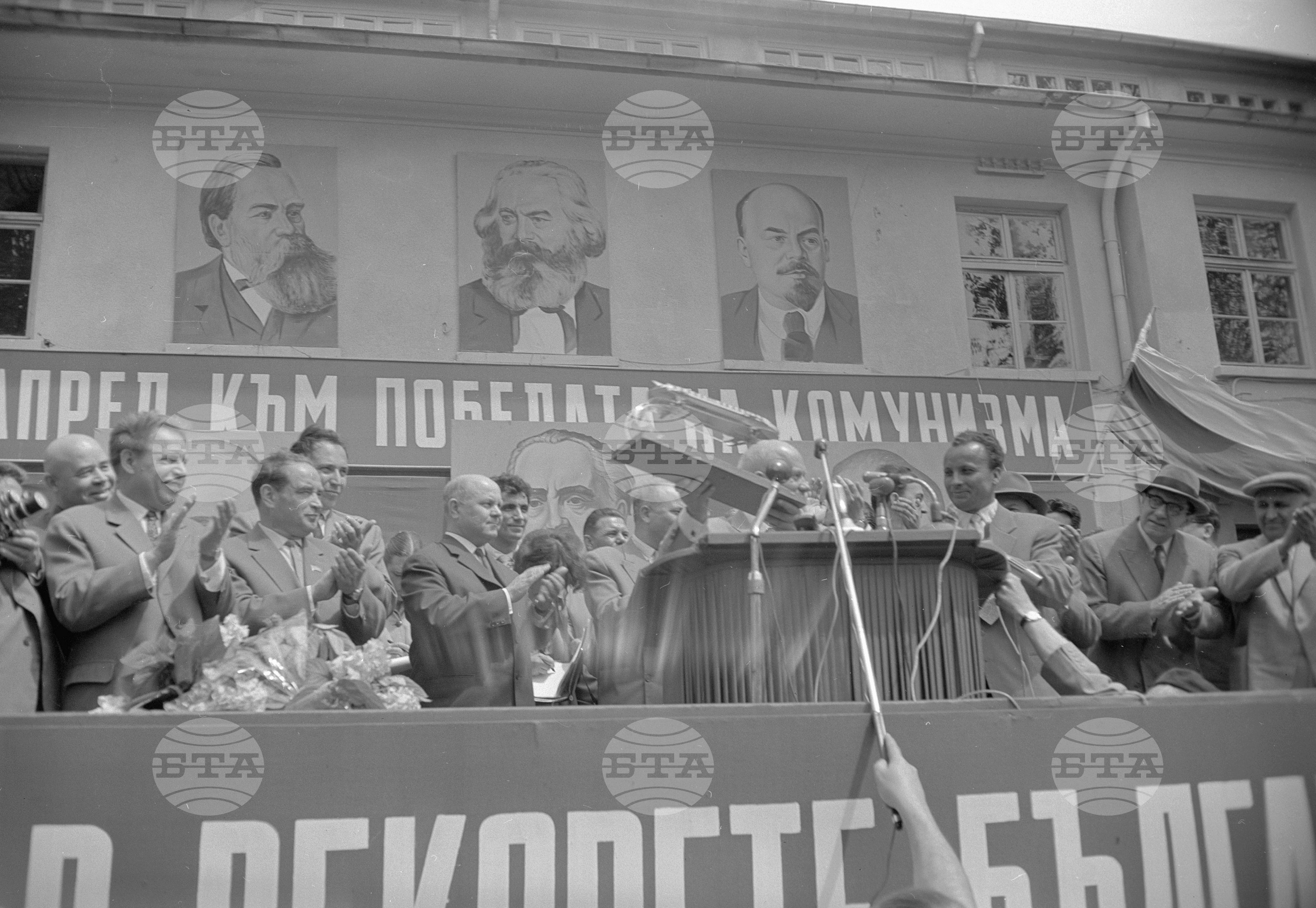 Посещение на Съветската партийно-правителствена делегация в корабостроителния и кораборемонтния завод "Георги Димитров" Варна част 2