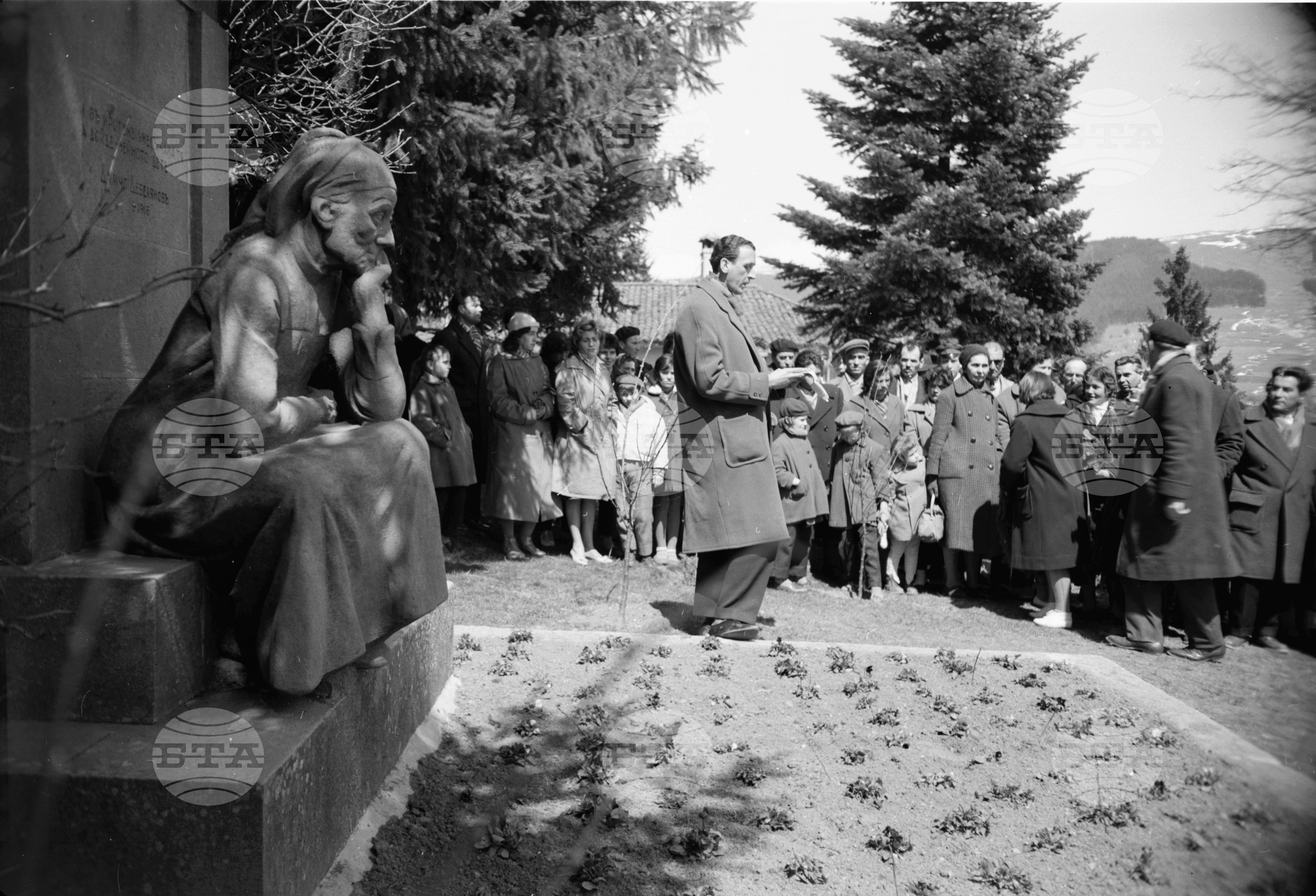 Честване на 75-годишнината от рождението на поета Димчо Дебелянов в Копривщица част 2