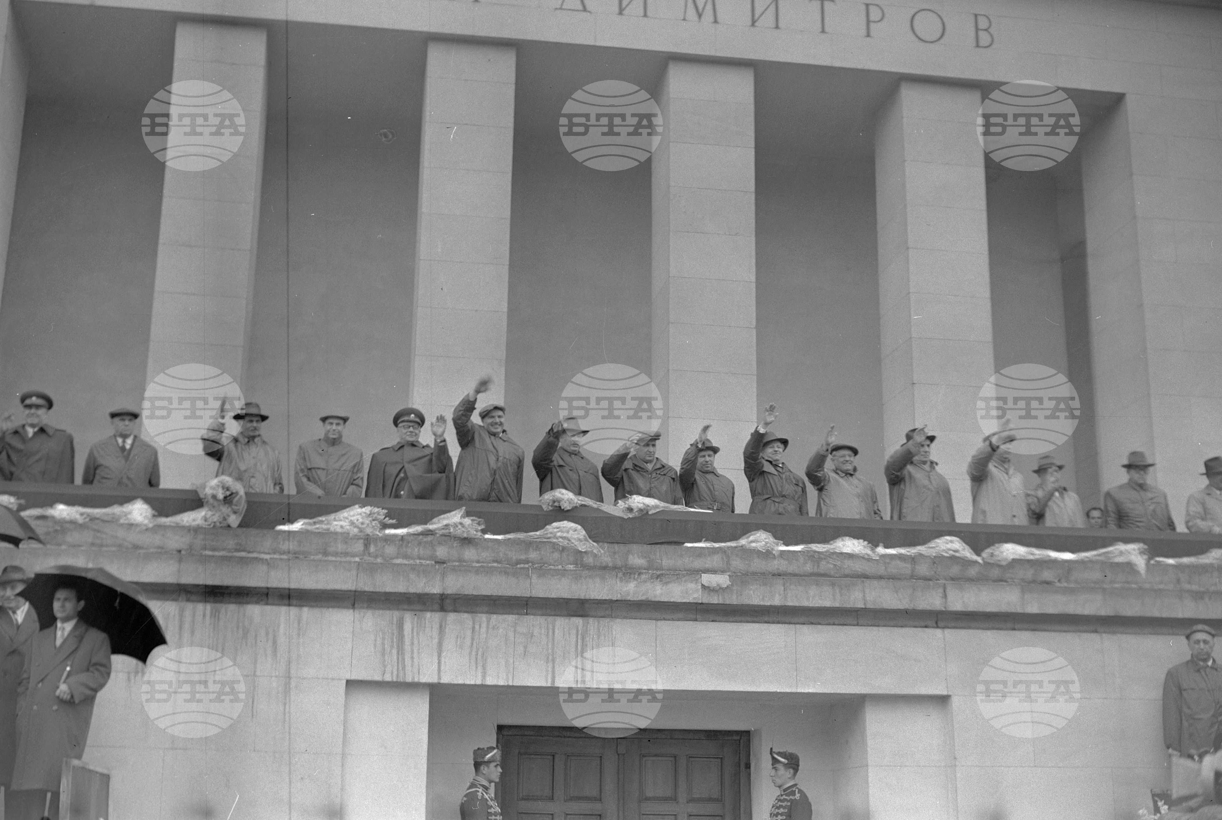 Величествената манифестация на трудещите се в София по случай 44-годишнината от Октомврийската социалистическа революция част 3