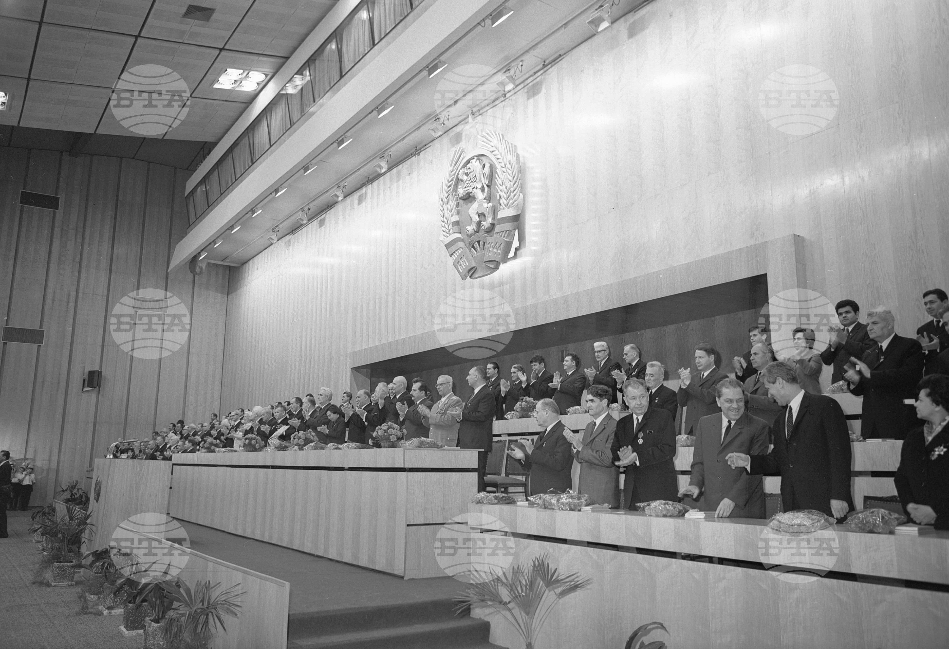 Тържествено заседание на Народното събрание за провъзгласяването на новата Конституция след обявяването на резултатите от референдума