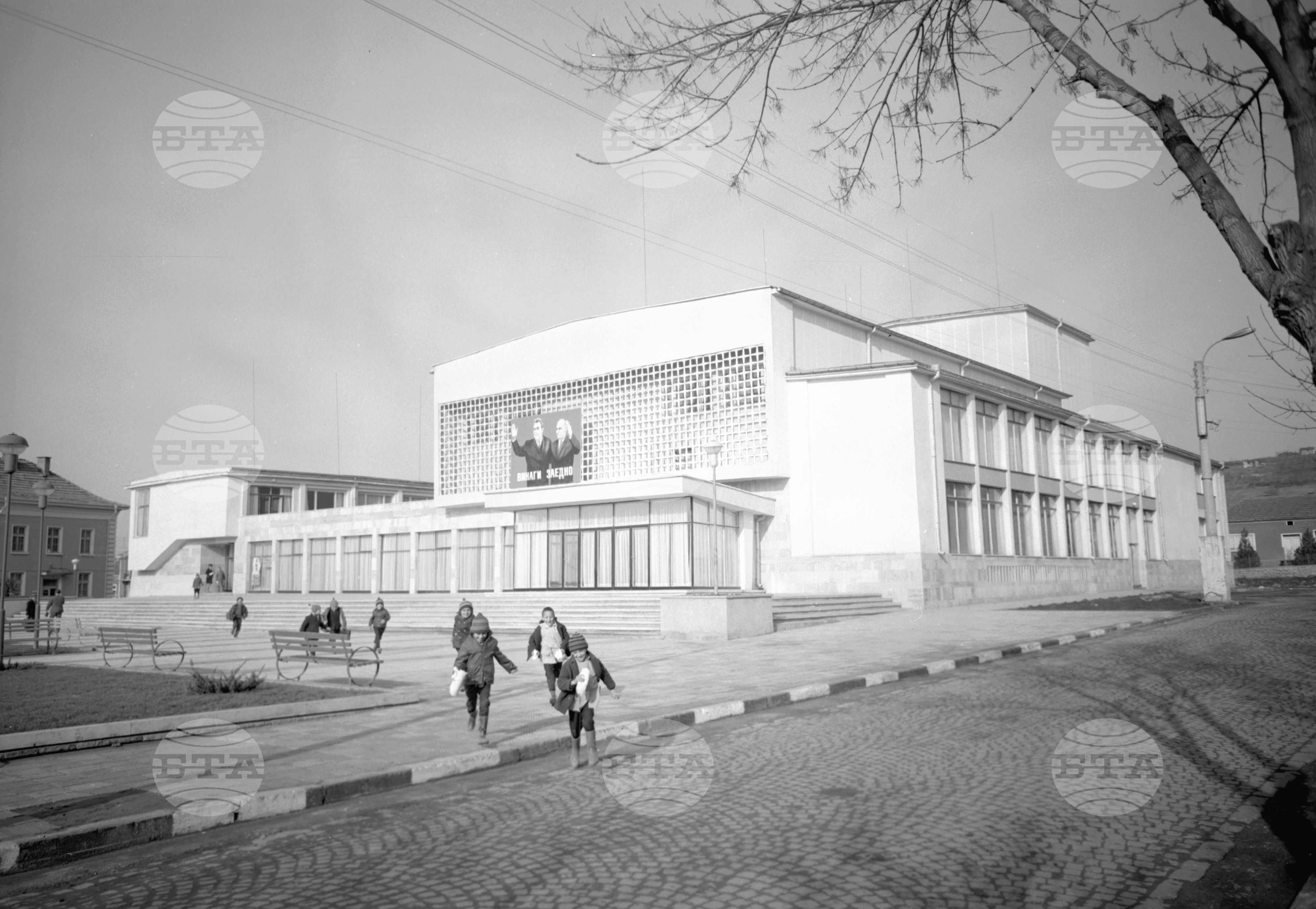 Новият културен дом в град Мизия