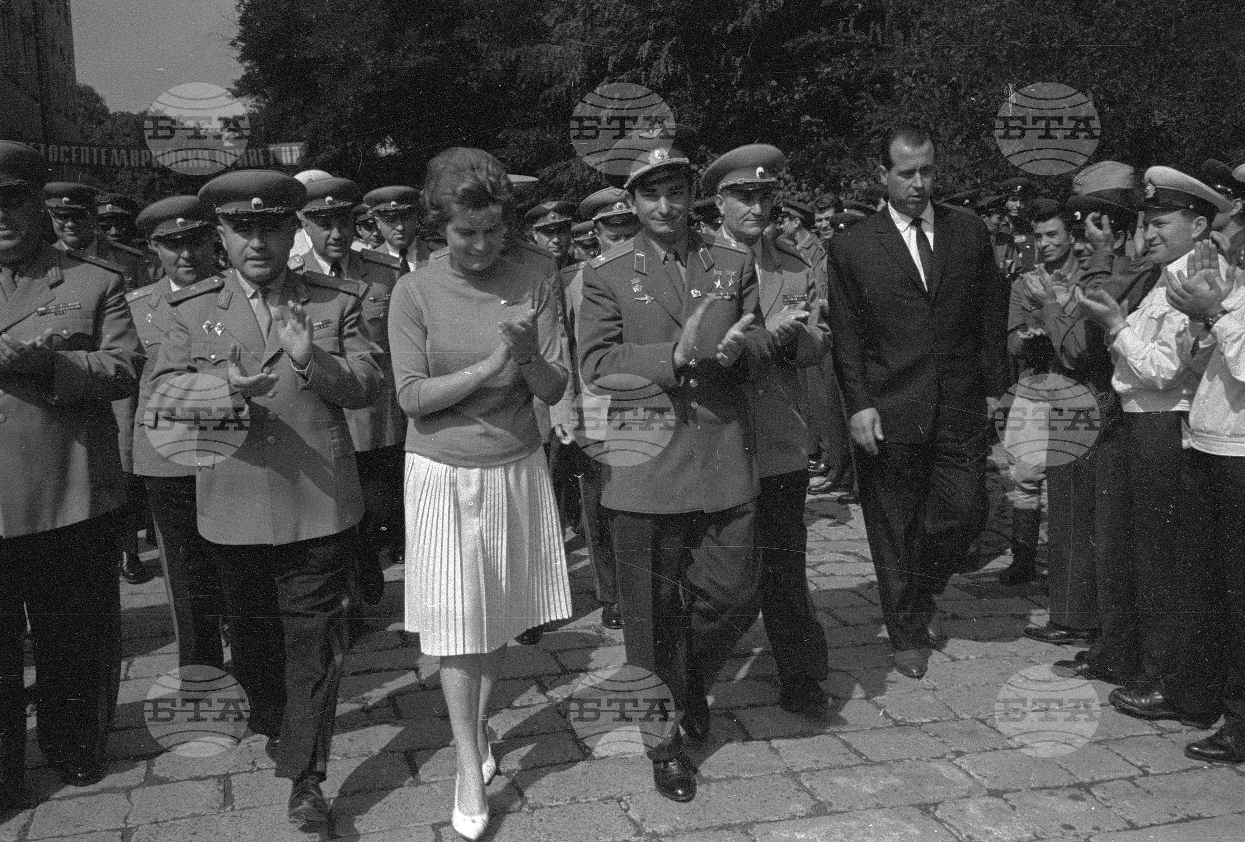 Пребиваване на съветските космонавти В. Терешкова и В. Биковски у нас
