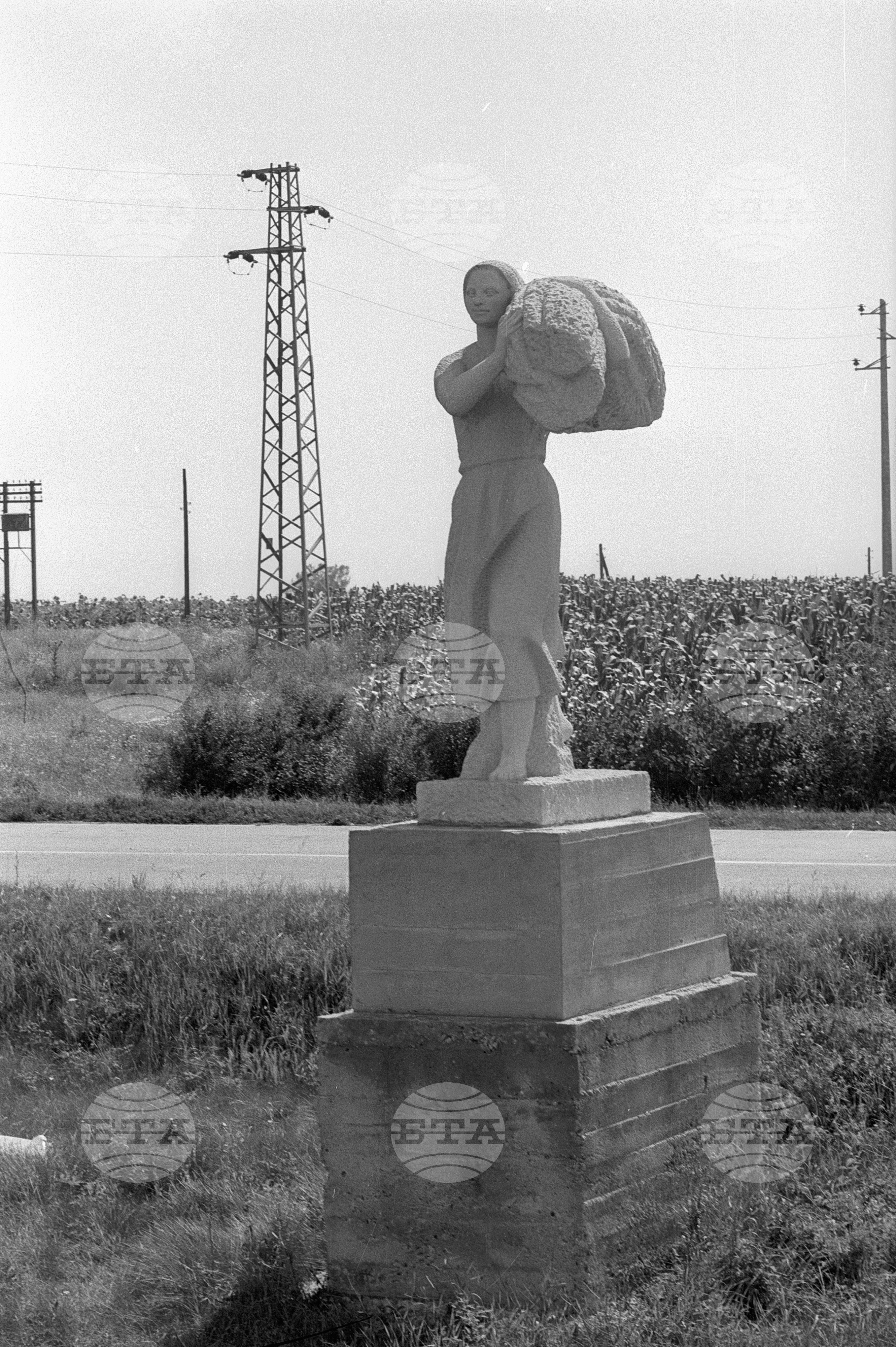 Паметник символ на плодородието - село Дебрене