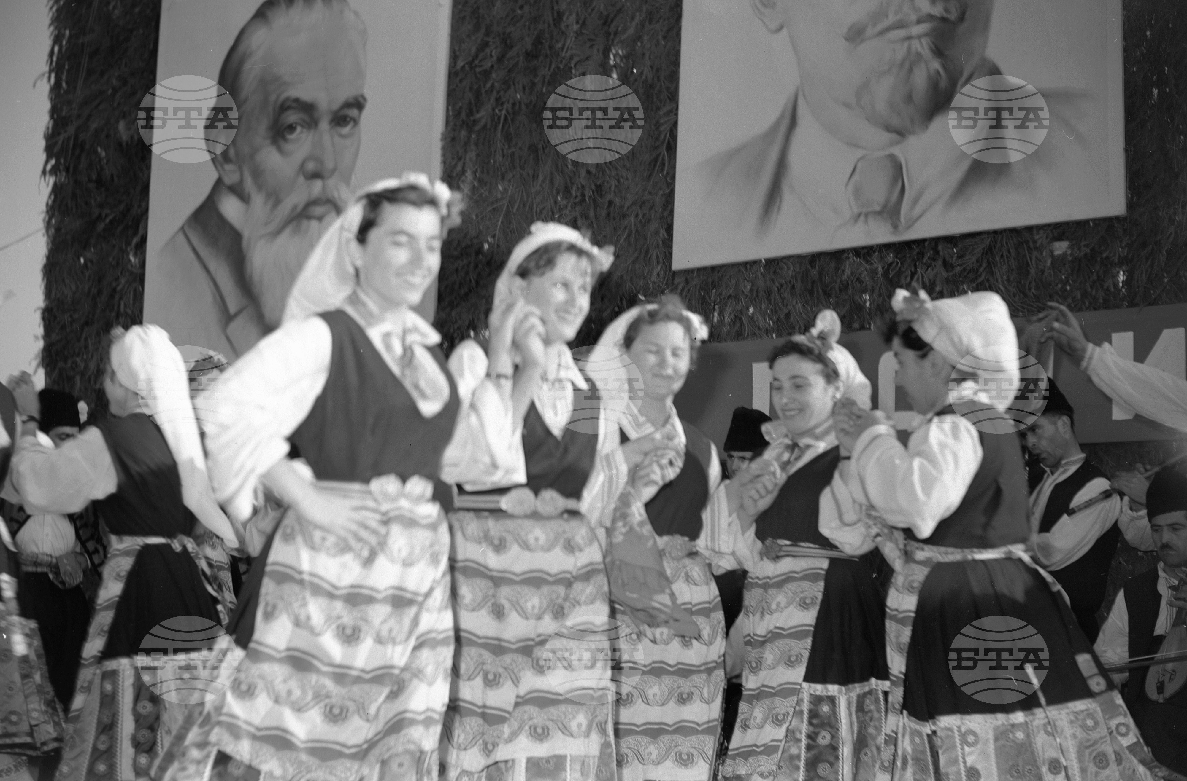 Художествена програма на самодейци на връх Бузлуджа
