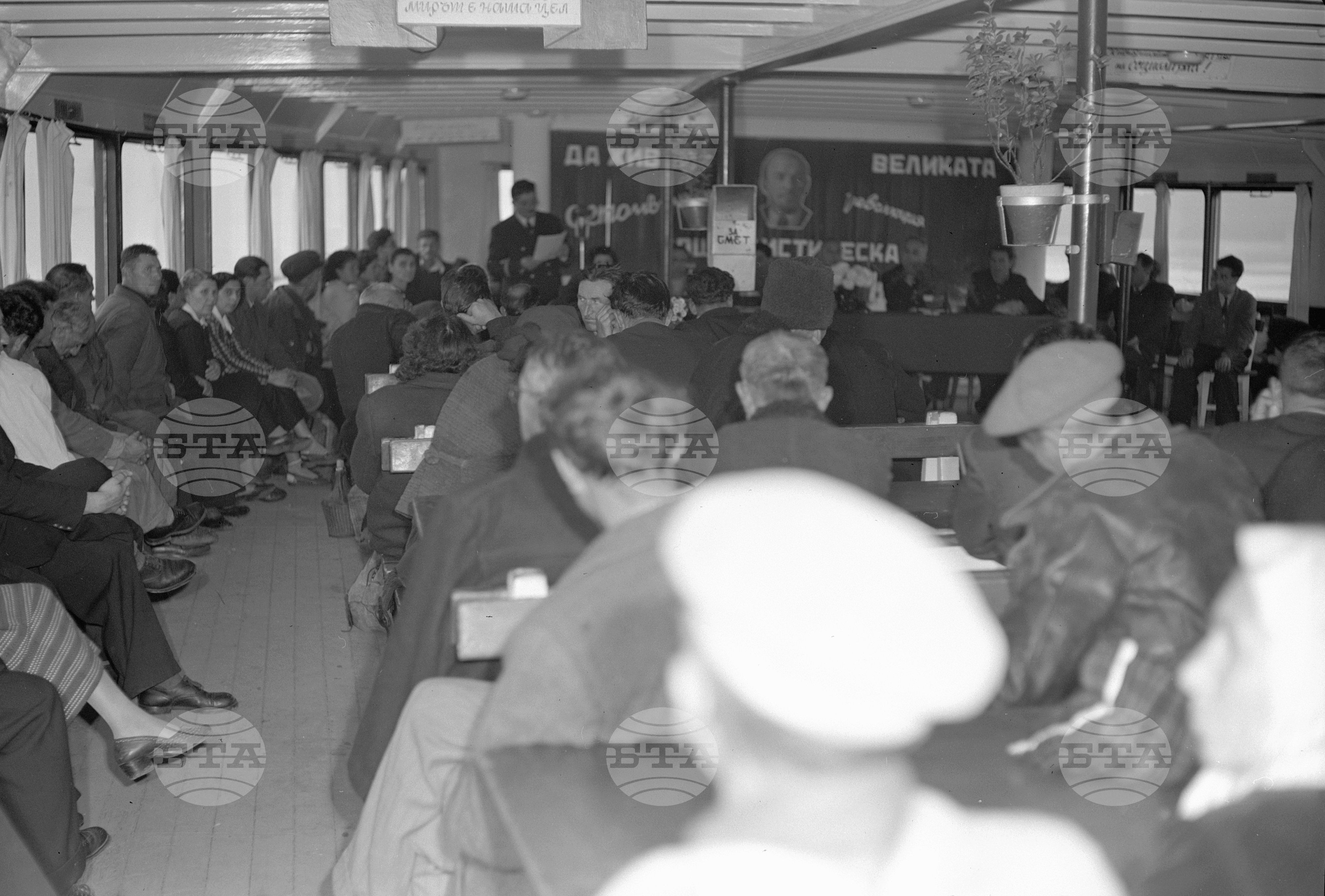 Моряците честват 40-годишнината на Великата октомврийска социалистическа революция