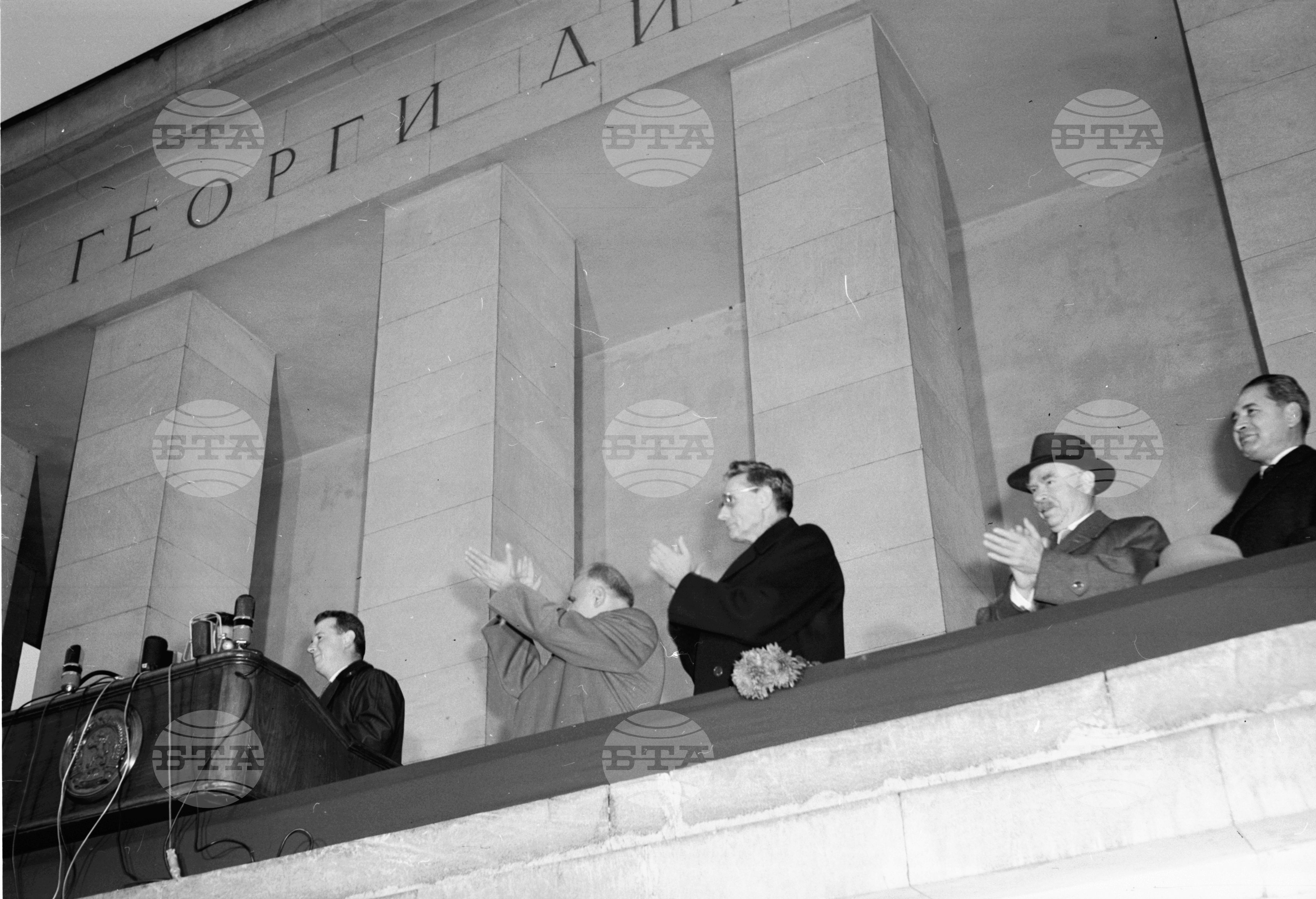 Многохиляден митинг в столицата по случай завършването на Осмия конгрес на Българската комунистическа партия част 2