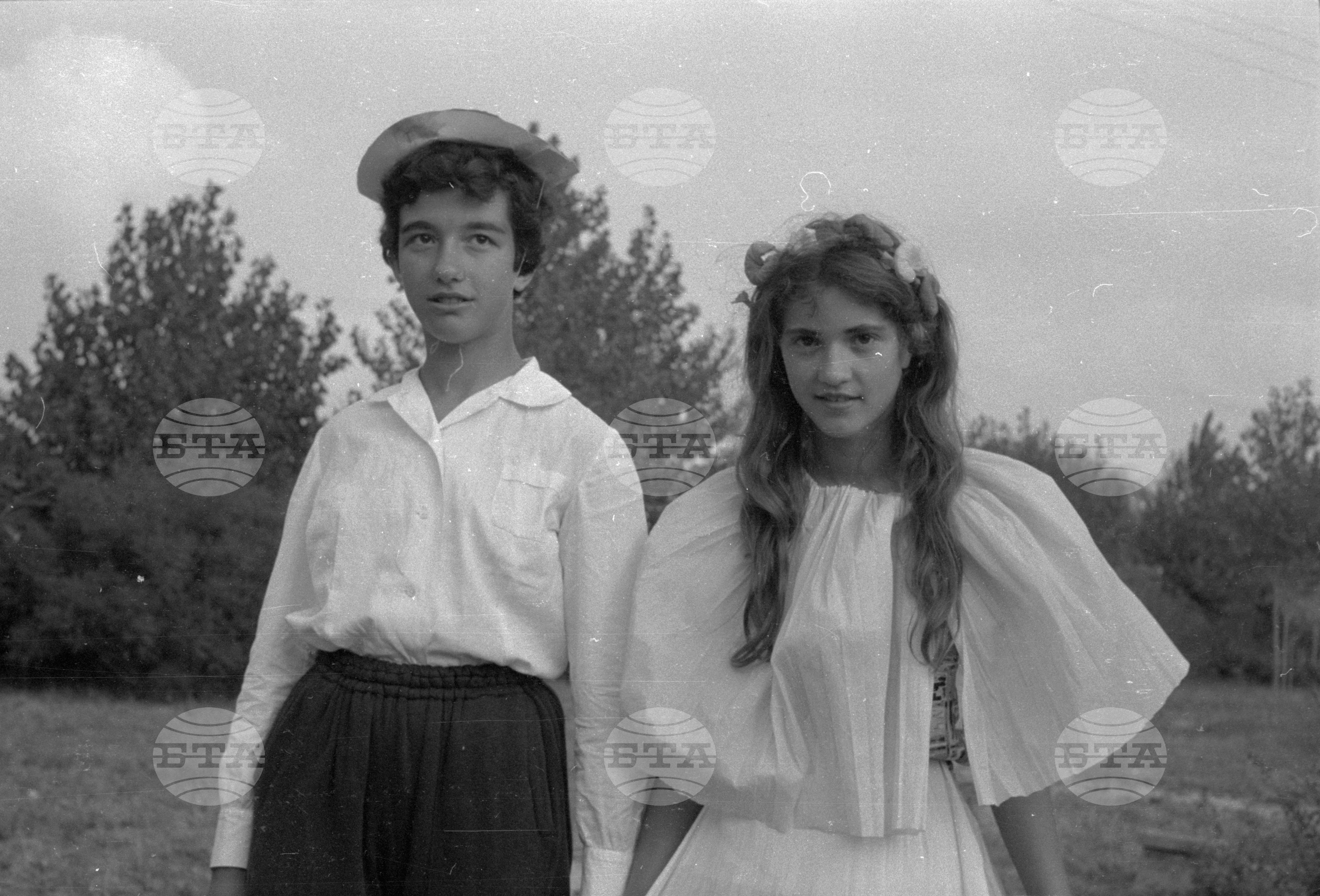 Пионери от Министерството на земеделието на плажа в Несебър 1962г
