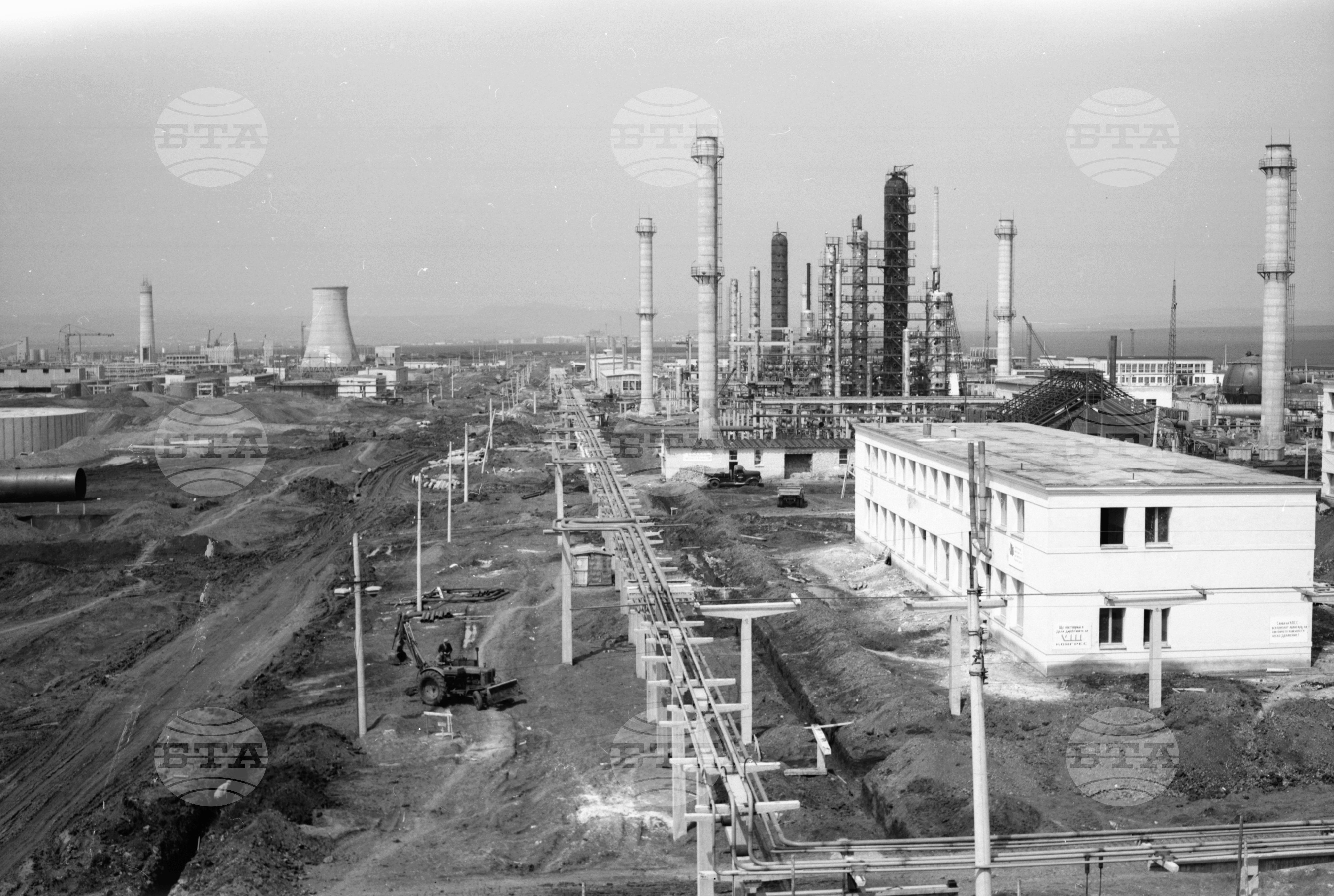 На строежа на нефтопреработвателния завод край Бургас - част 2
