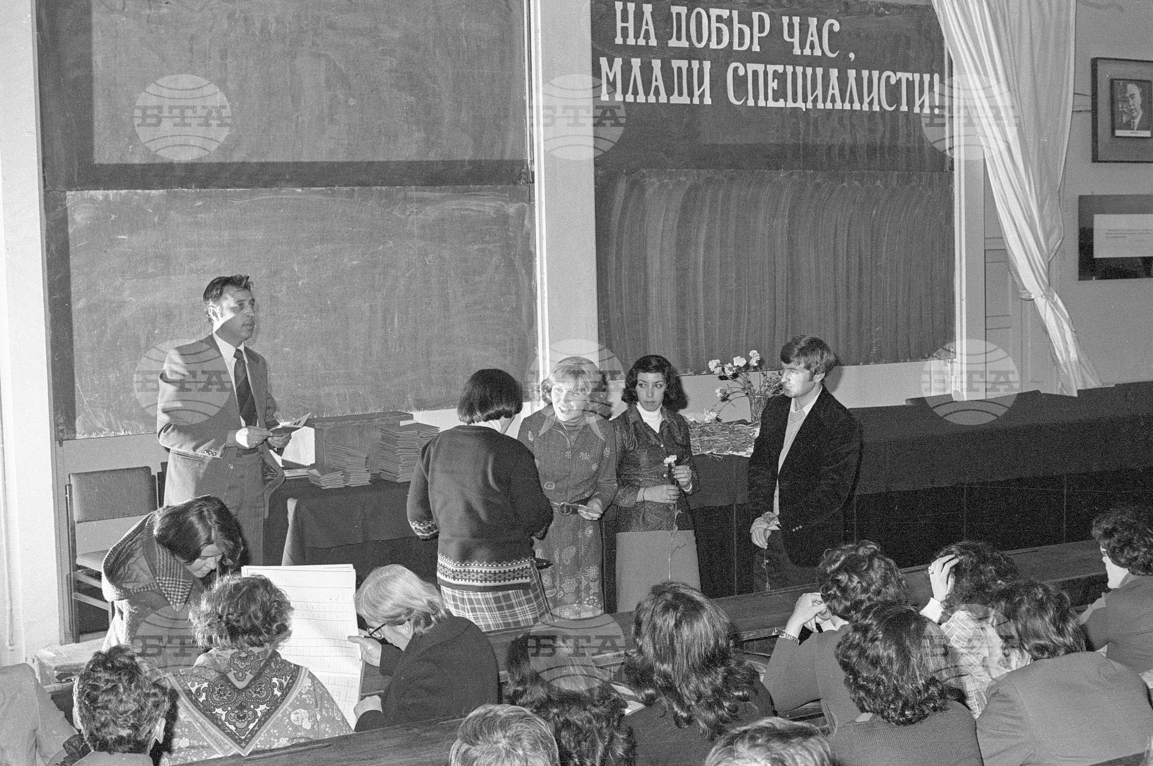 Връчване на дипломи на випусници на Висшия инженерно-строителен институт