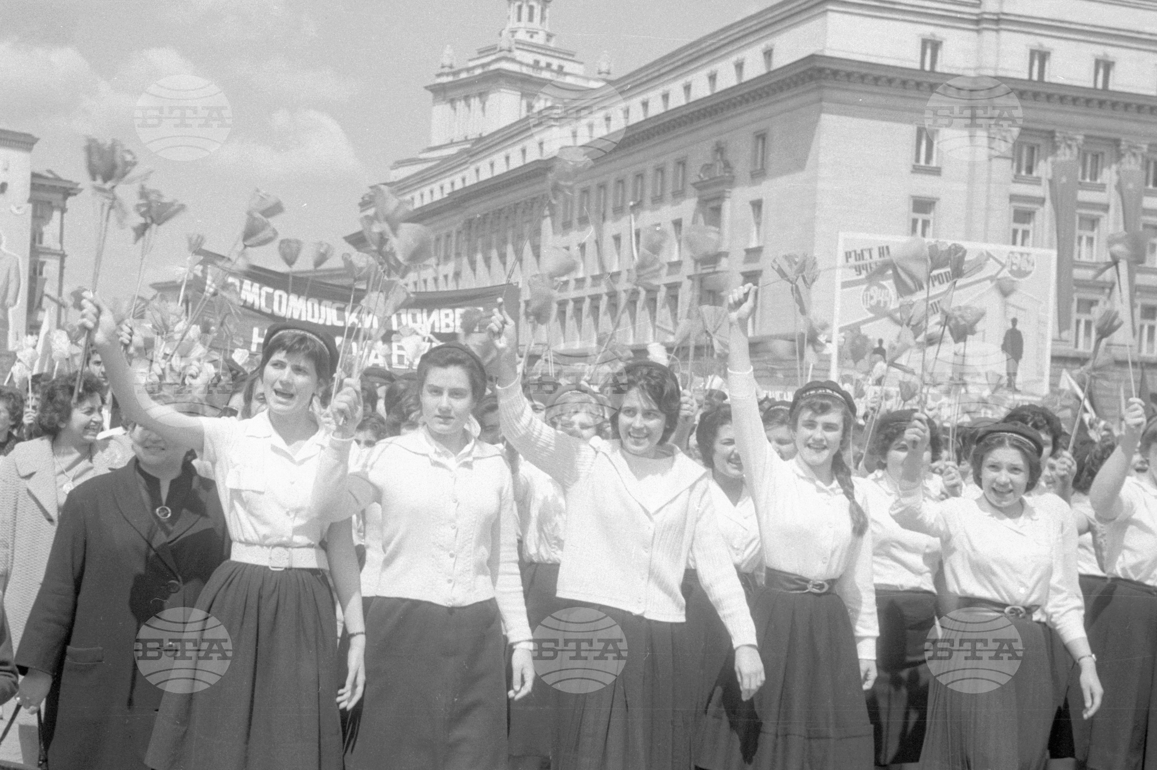 Първомайска манифестация в столицата 1962г. част 4