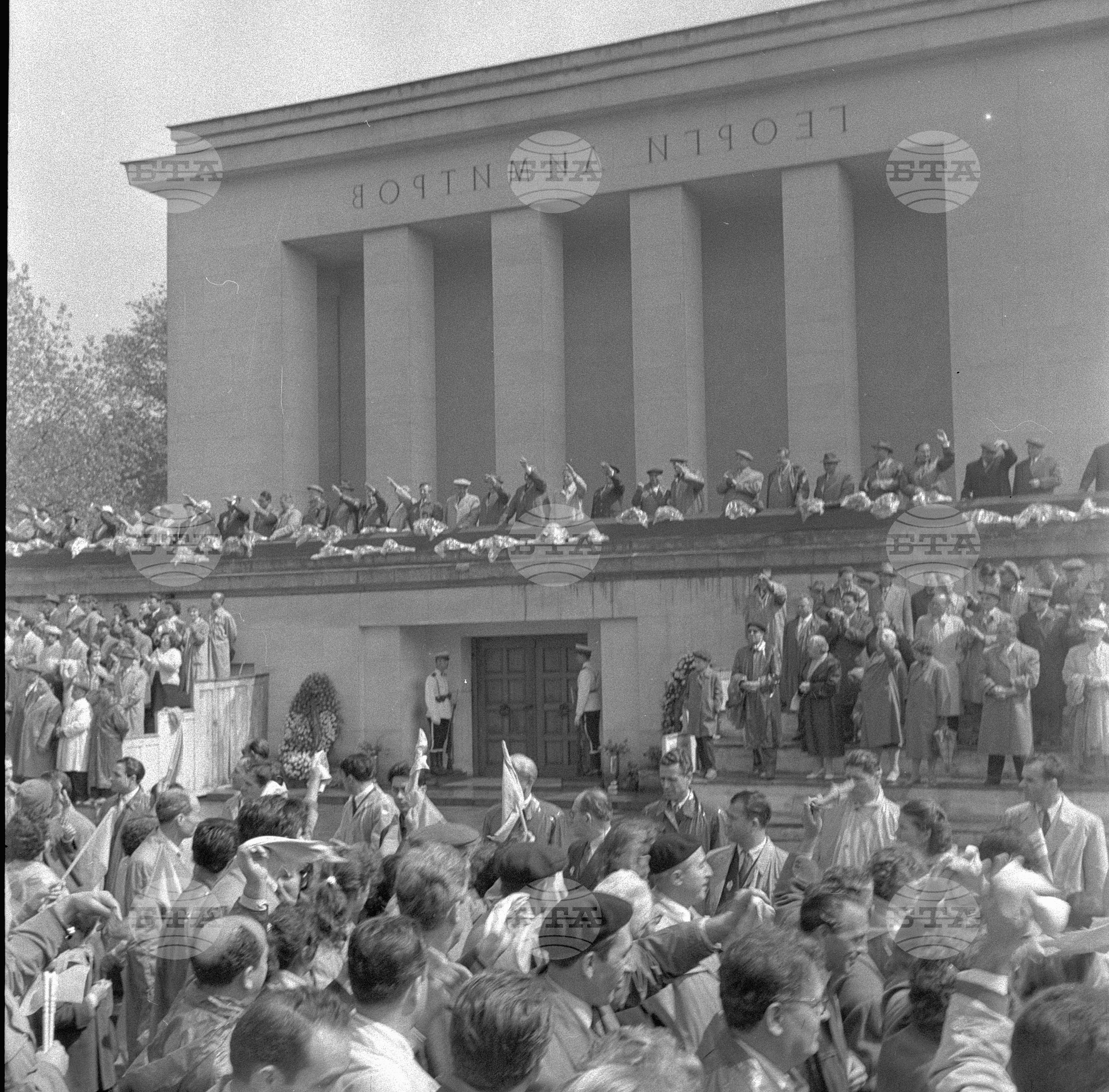 Първомайска манифестация на трудещите се в София (1961)