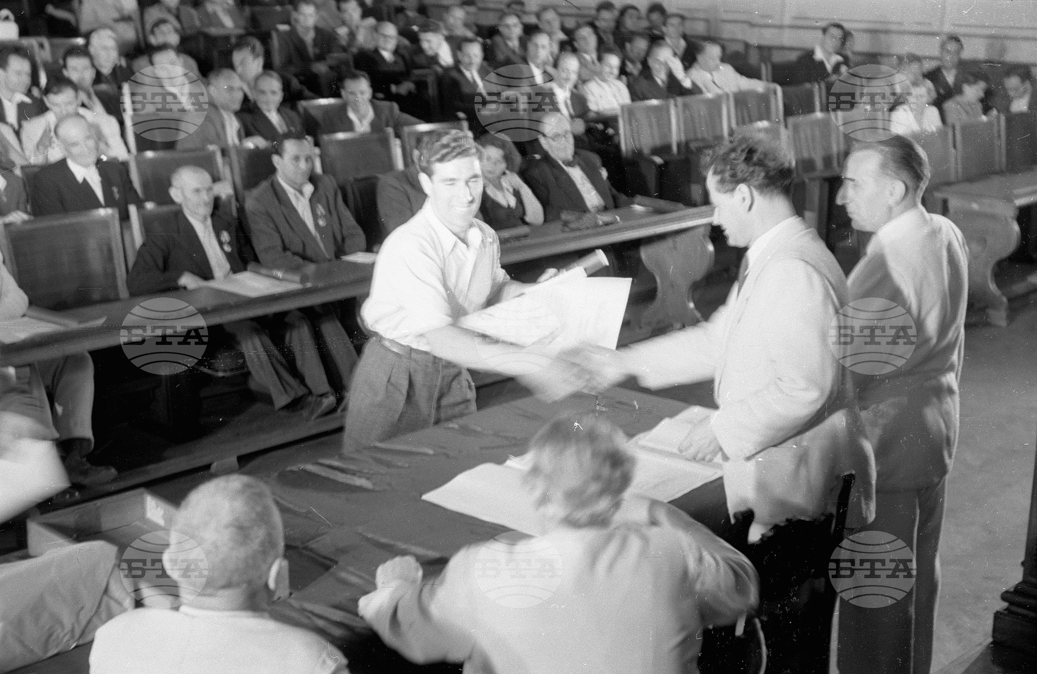 Връчване на Димитровски награди на лауреатите за 1951 година