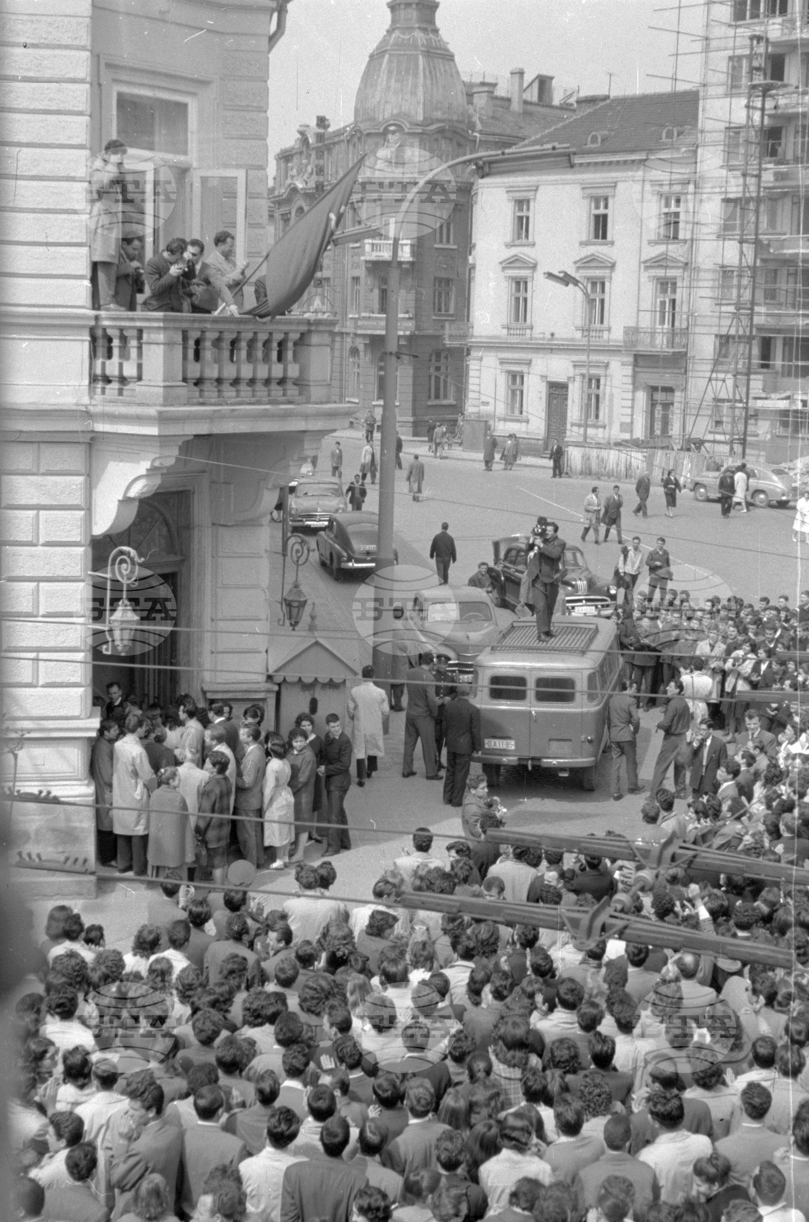 Възторжен митинг пред посолството на СССР в София