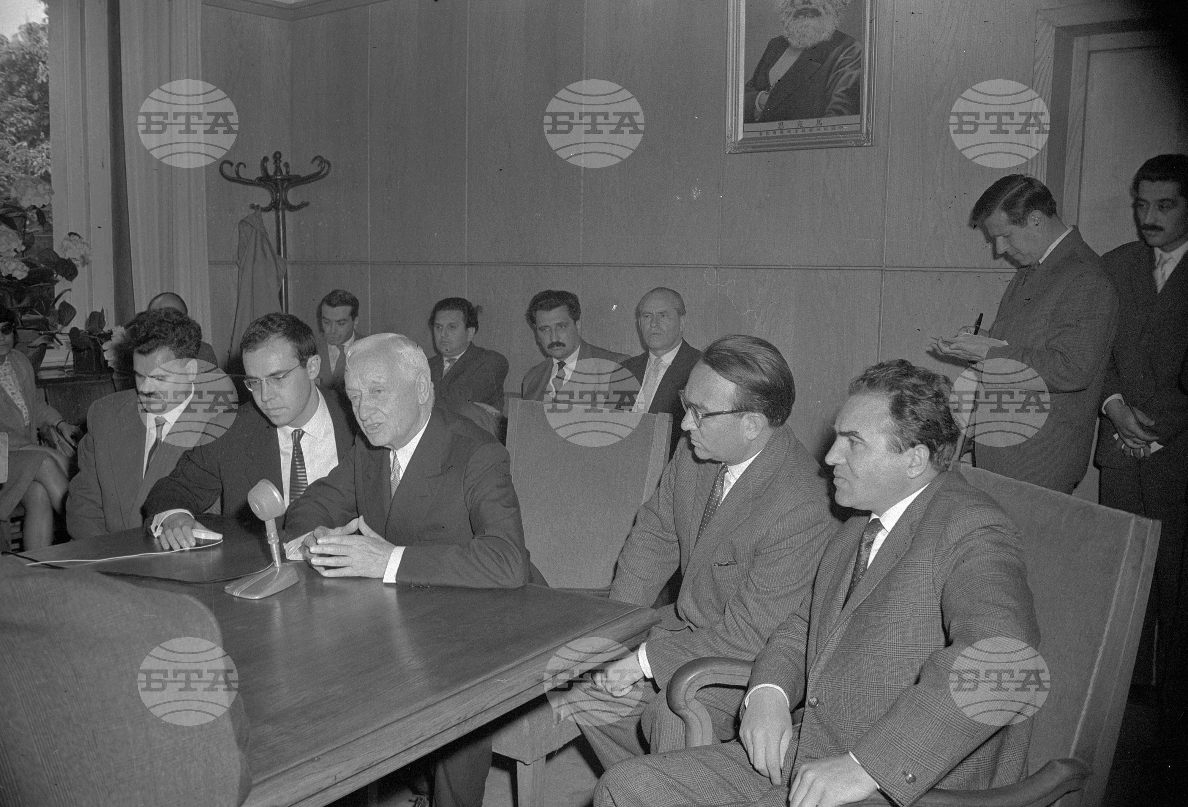 Пресконференция на американския общественик Сайръс Итън с български и чуждестранни журналисти в София