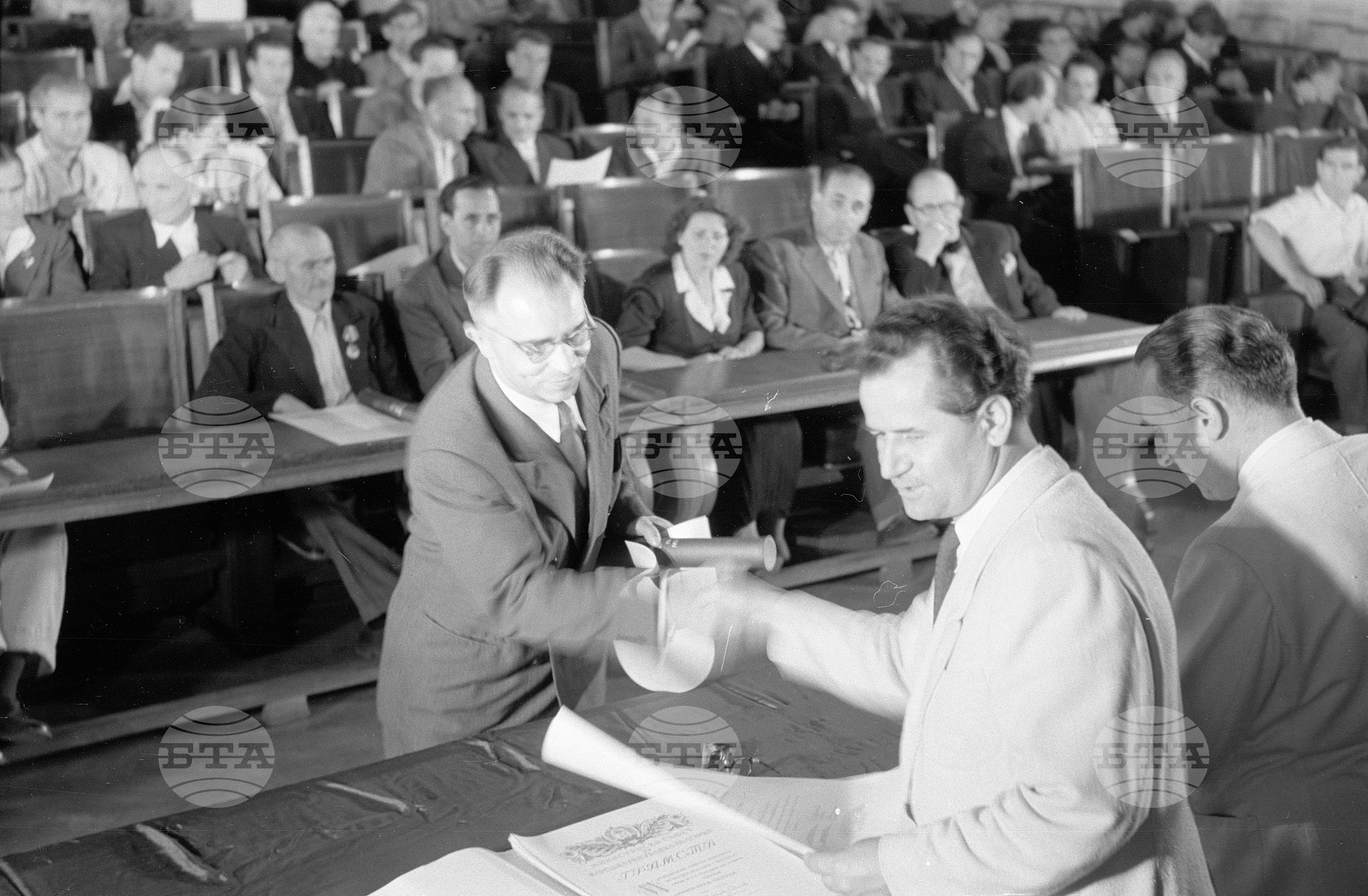 Връчване на Димитровски награди на лауреатите за 1951 година