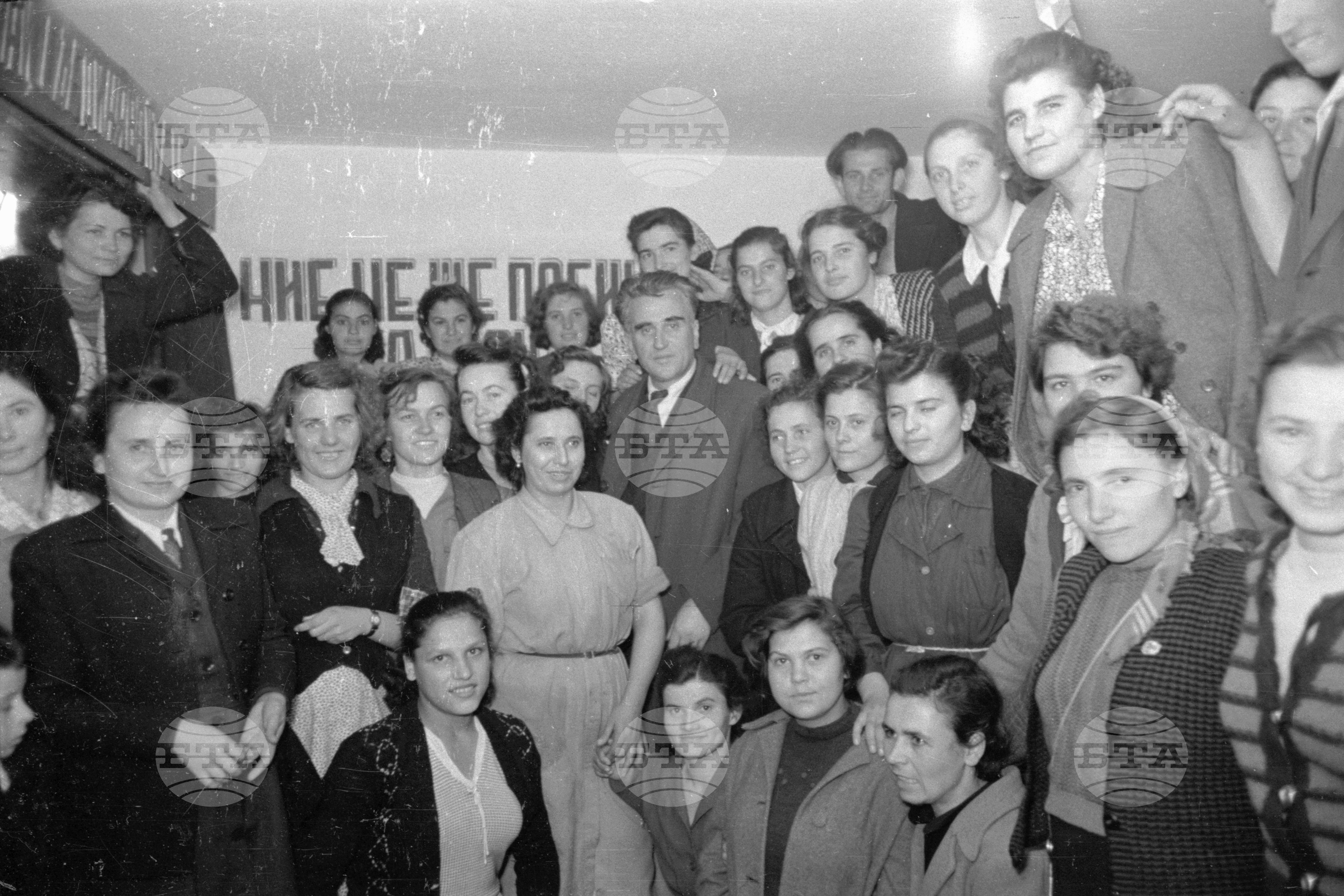 Събрание в ДИП (Държавно индустриално предприятие) "Млада Гвардия" за внедряване на почина на 88-те московски предприятия за намаляване престоя на мaшините