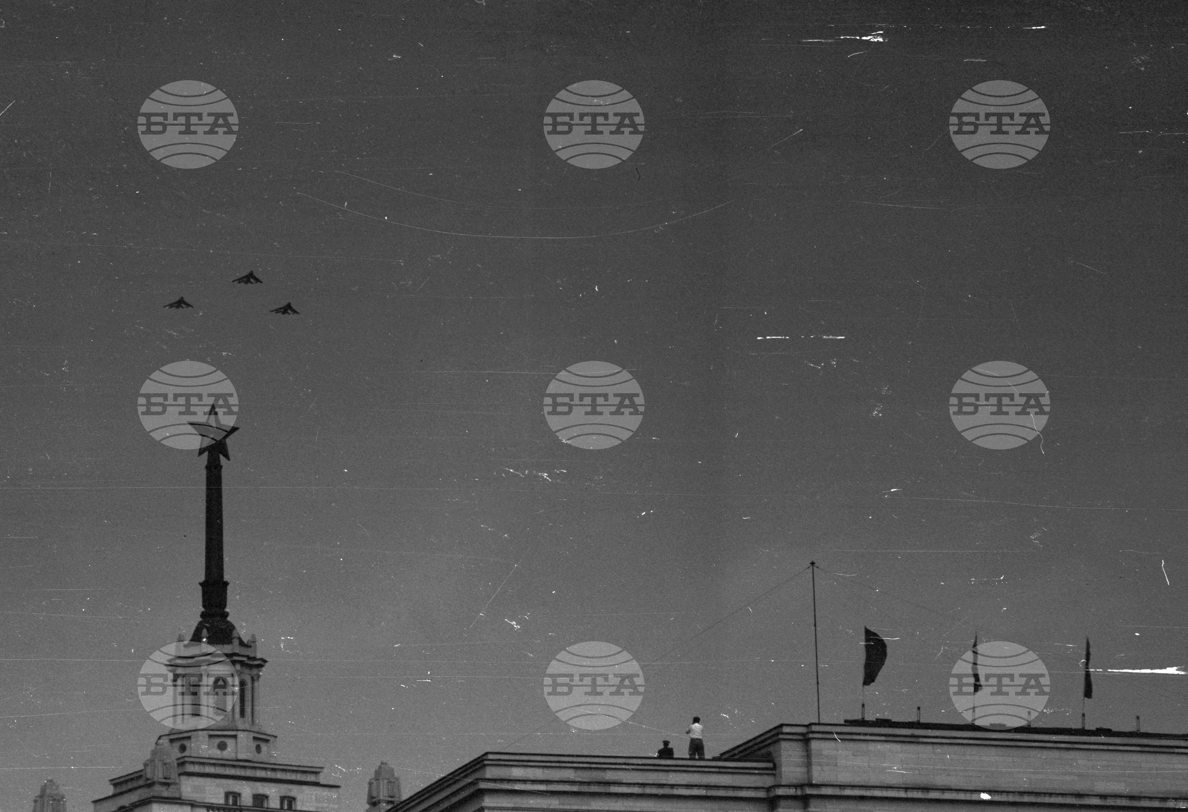 Военният парад и манифестацията на трудещите се по случай Празника на свободата в София
