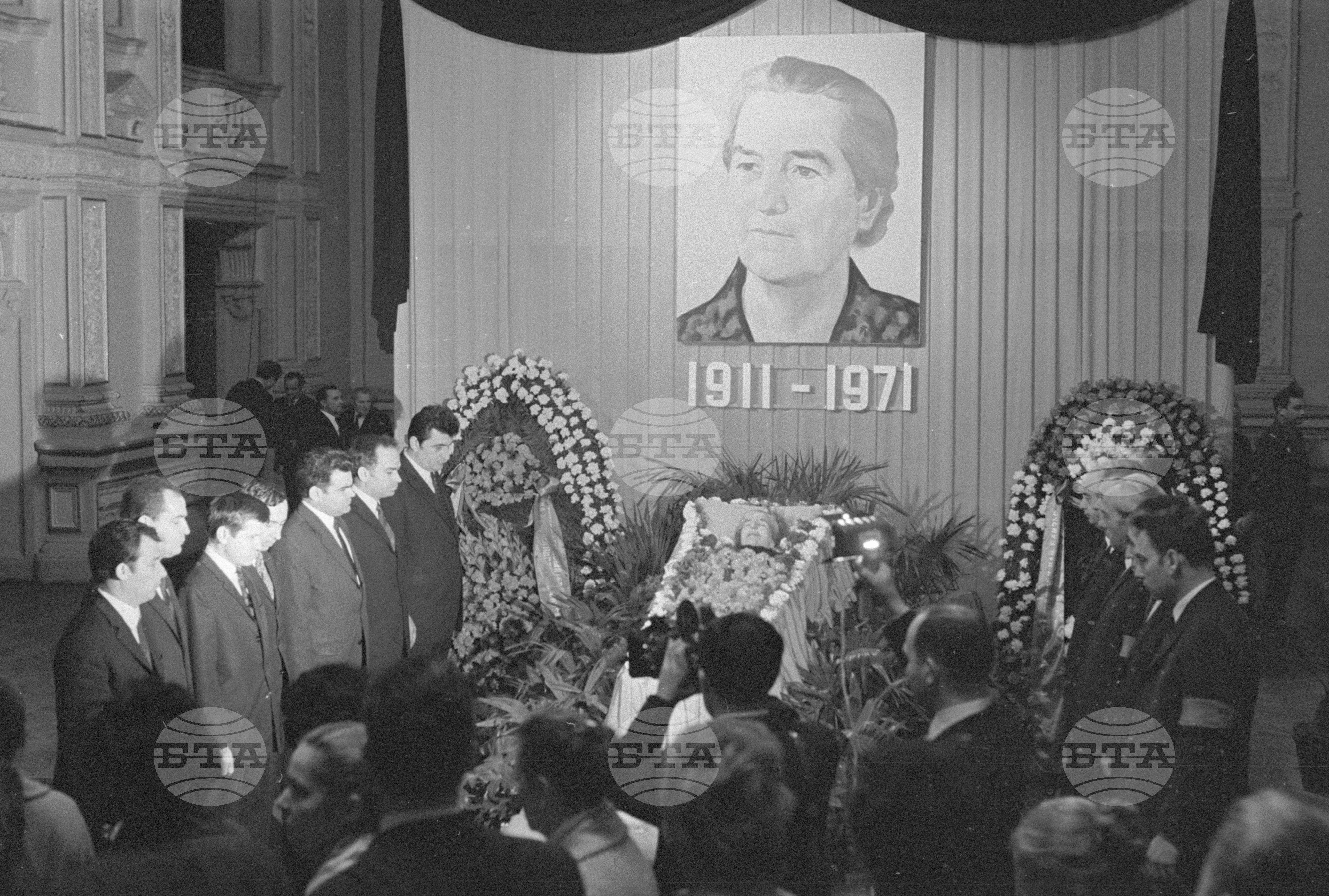 Погребението на доктор Мара Малеева - Живкова