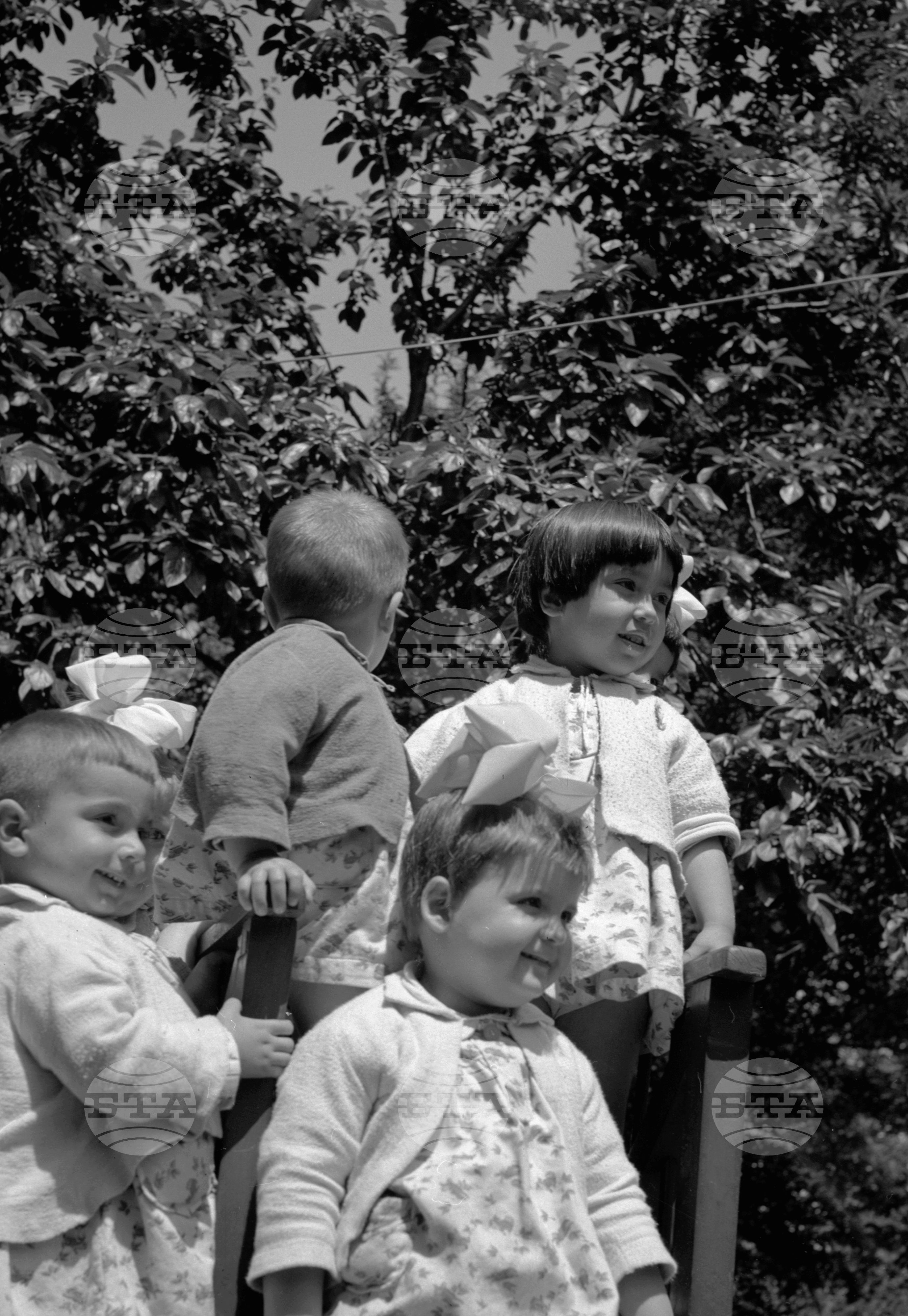 В детските ясли към Памуко-предачната фабрика "България" - София