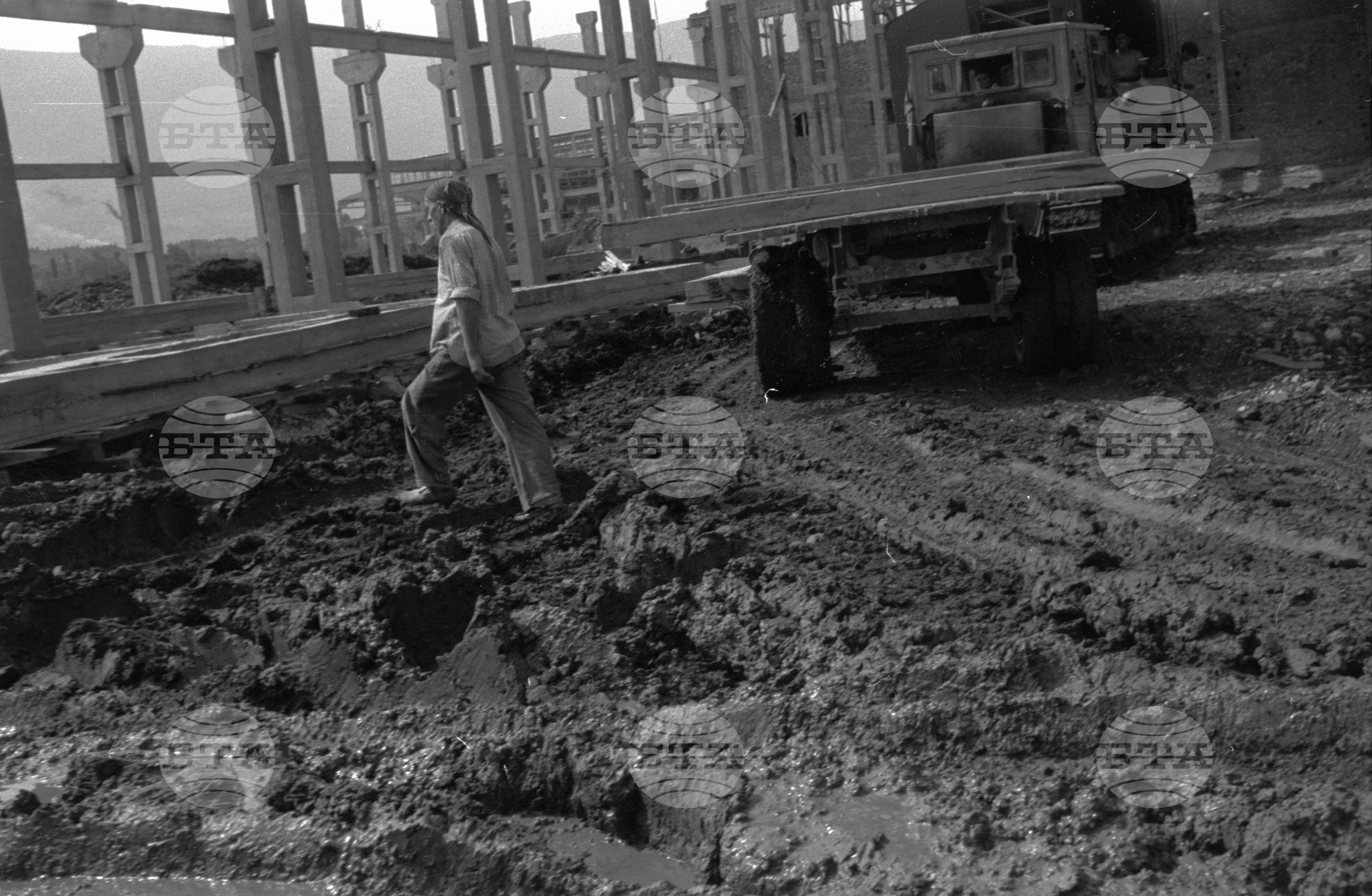 Ентусиазираният митинг в Корабостроителния завод "Георги Димитров" във Варна