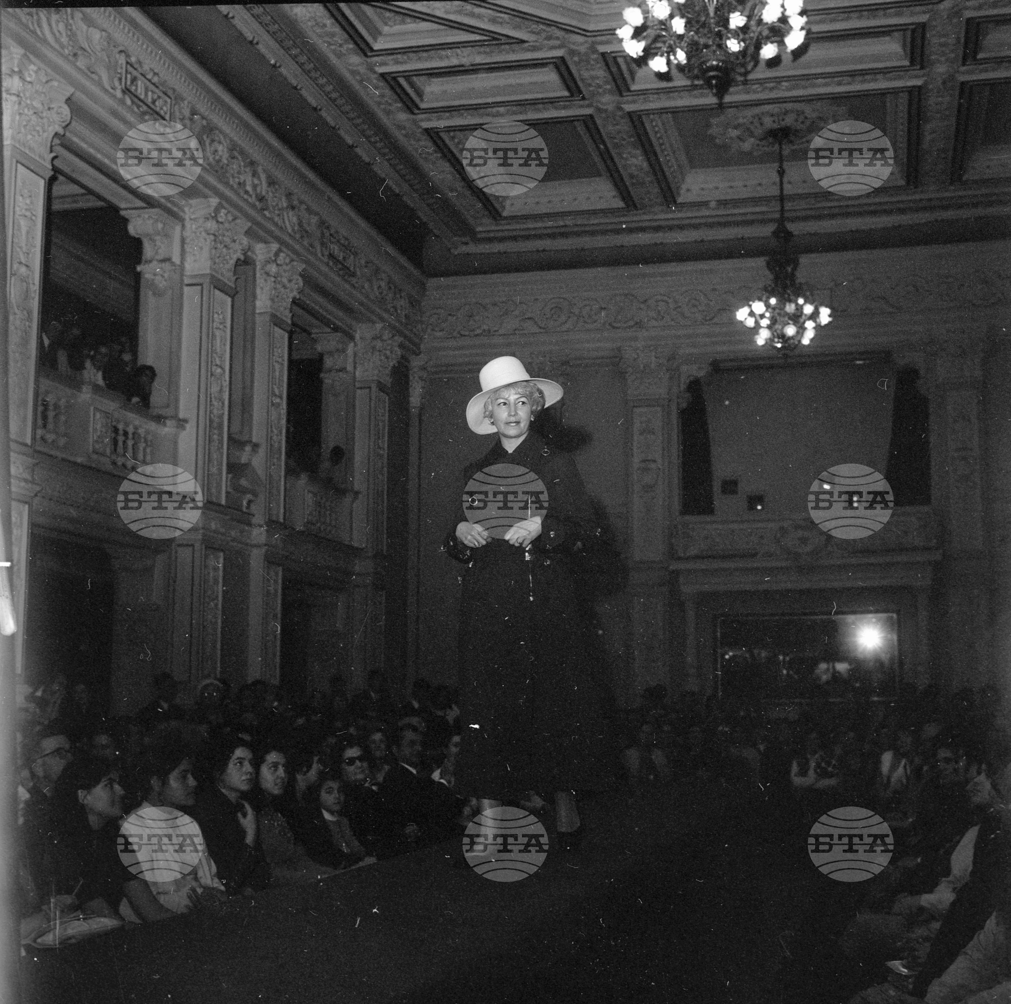 Ревю на модната къща "Валентина"