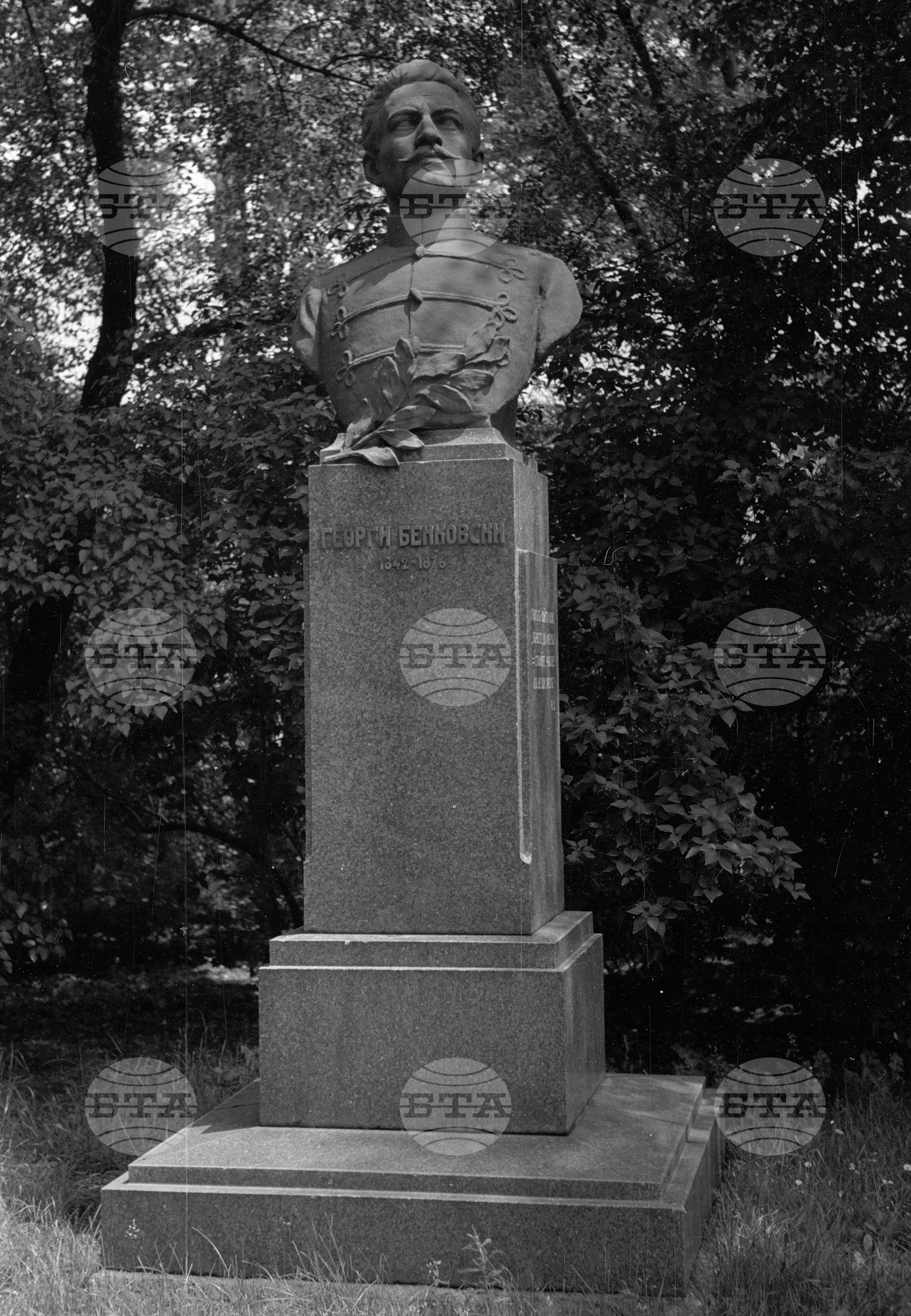 Бюстът на Георги Бенковски в Парка на Свободата (дн. Борисова градина)