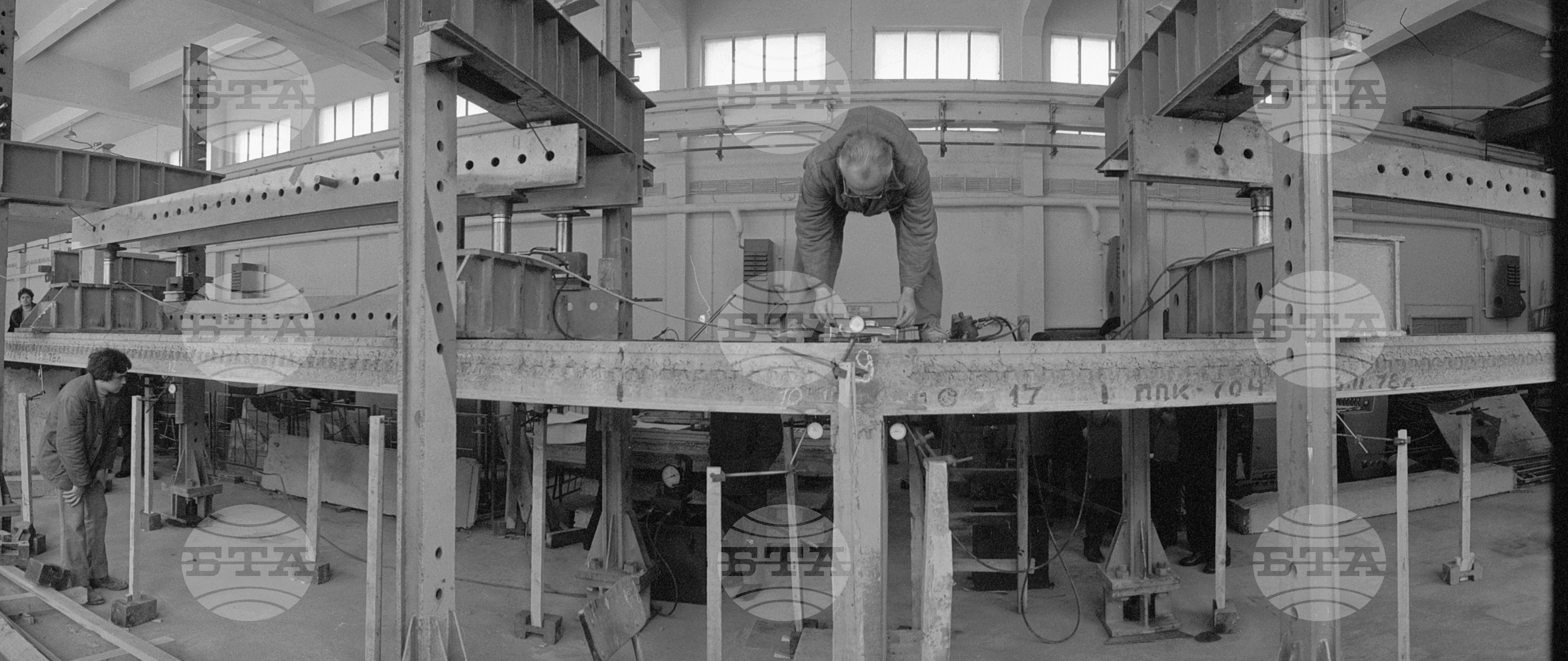 В експерименталната база на НИСИ(Научноизследователски строителен институт )
