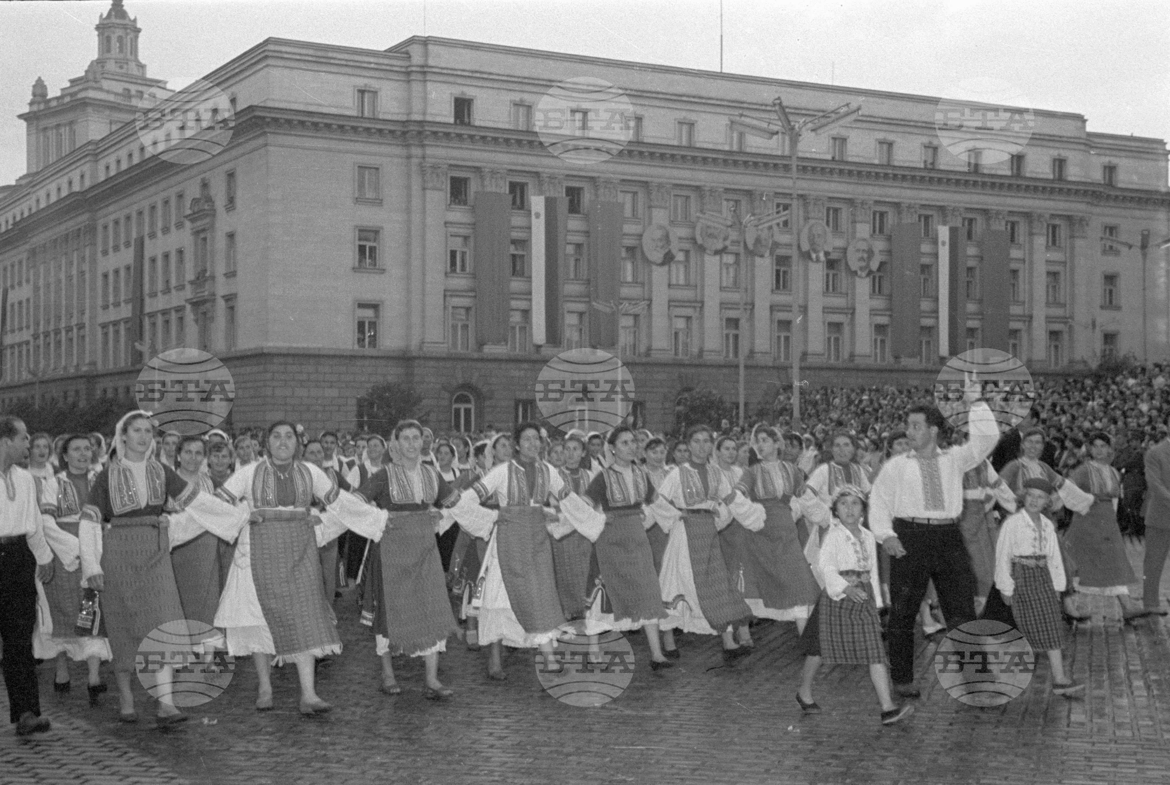 Тържествен митинг и манифестация по случай откриването на заключителния етап на Републиканския младежки фестивал и Спартакиада - град София