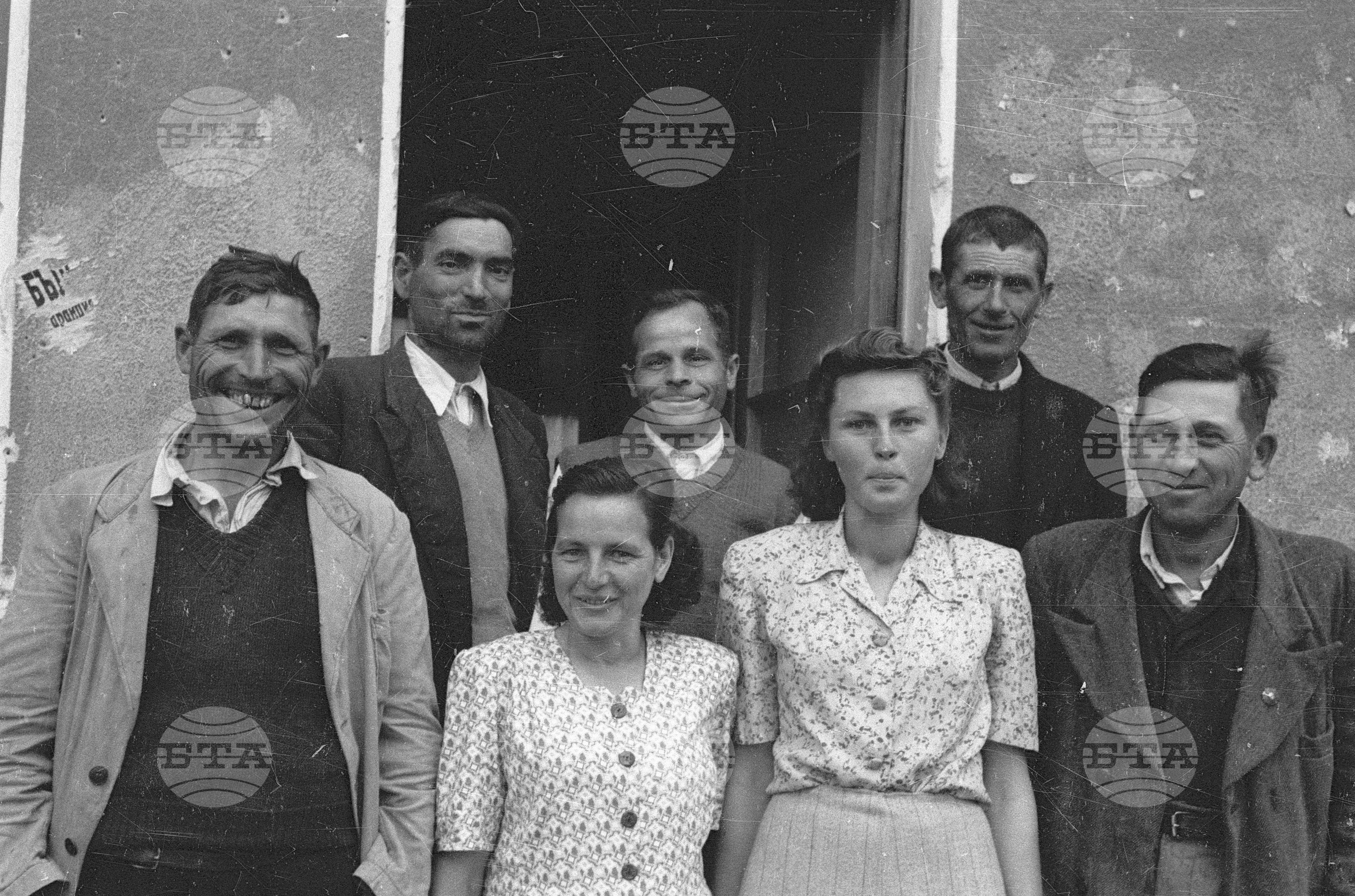 Кооператори от ТКЗС (Трудово кооперативно земеделско стопанство) Лесичово, Пазарджишко, 1951