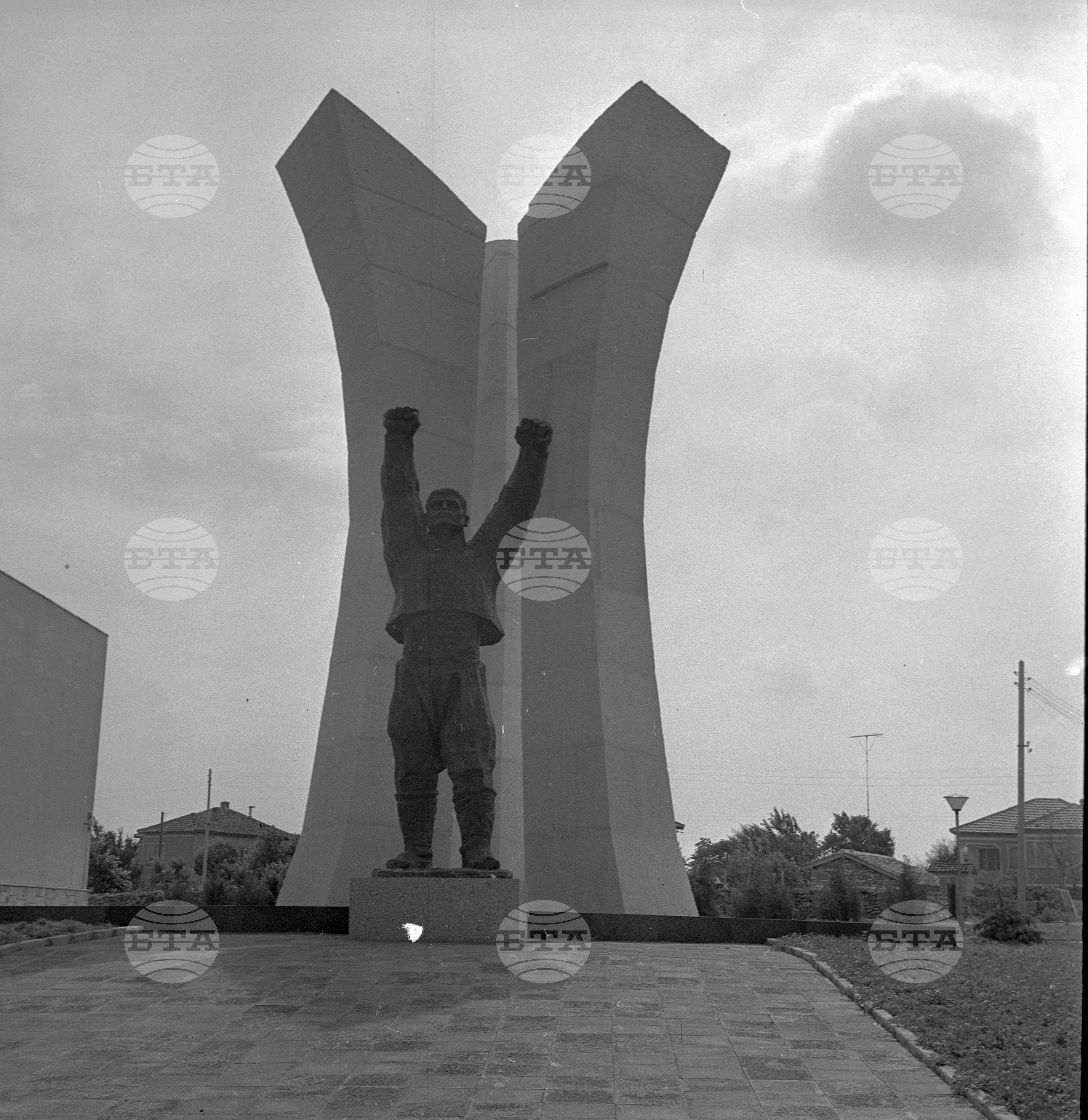 Паметник по случай 70-годишнината от Селското въстание в Дуранкулак и Шабла