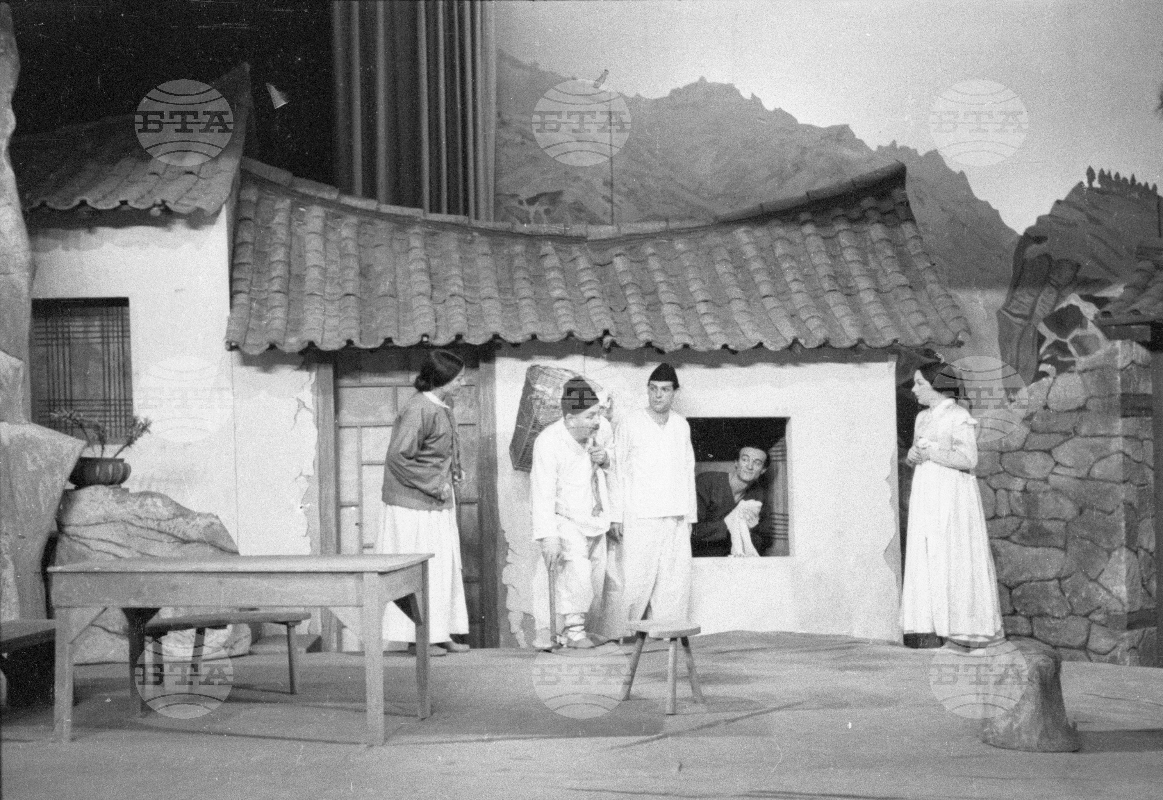 Театрално представление "Хора с добра воля", 1951