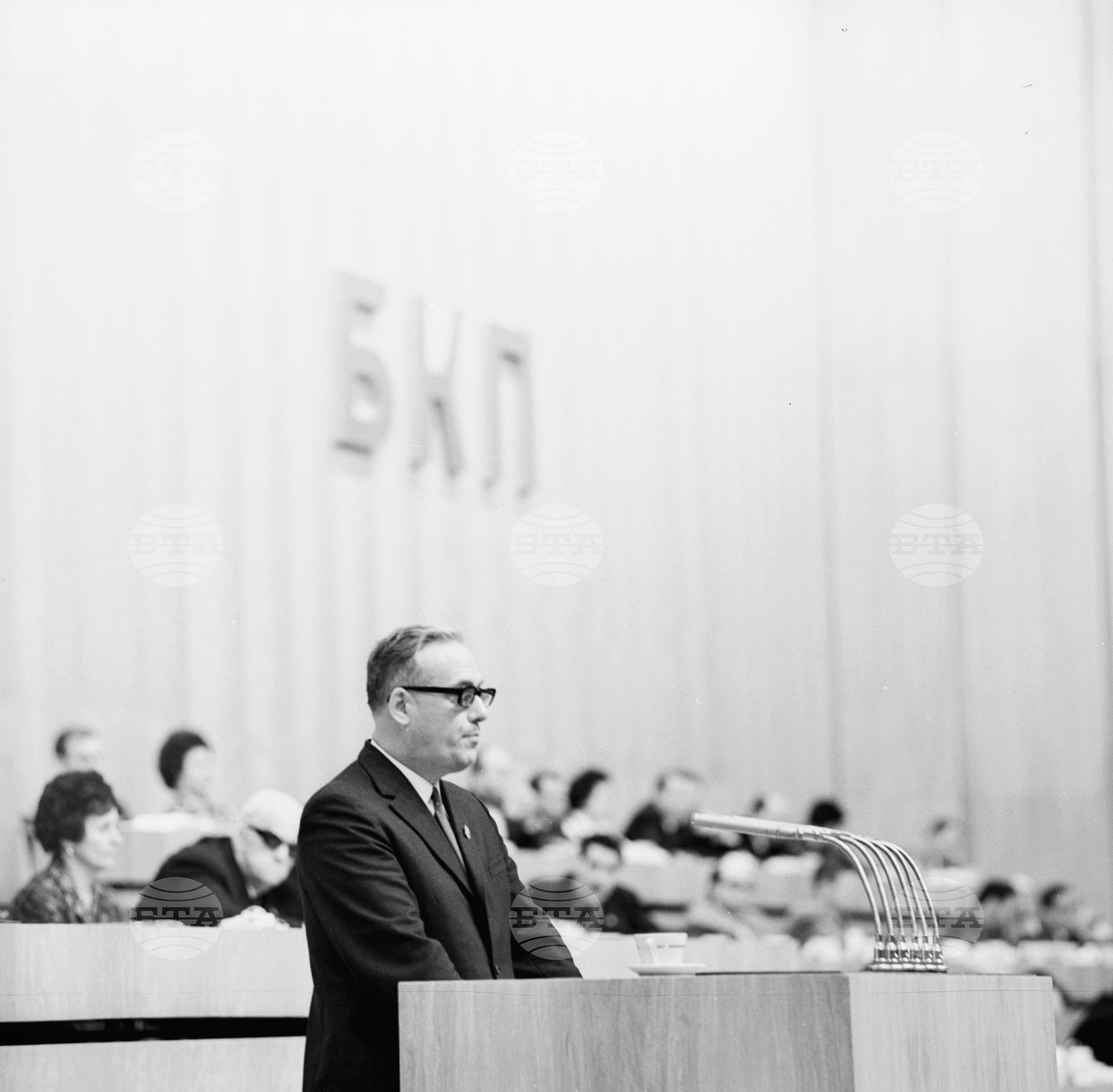 Тодор Живков, Леонид Брежнев и К. Мишев на Х конгрес