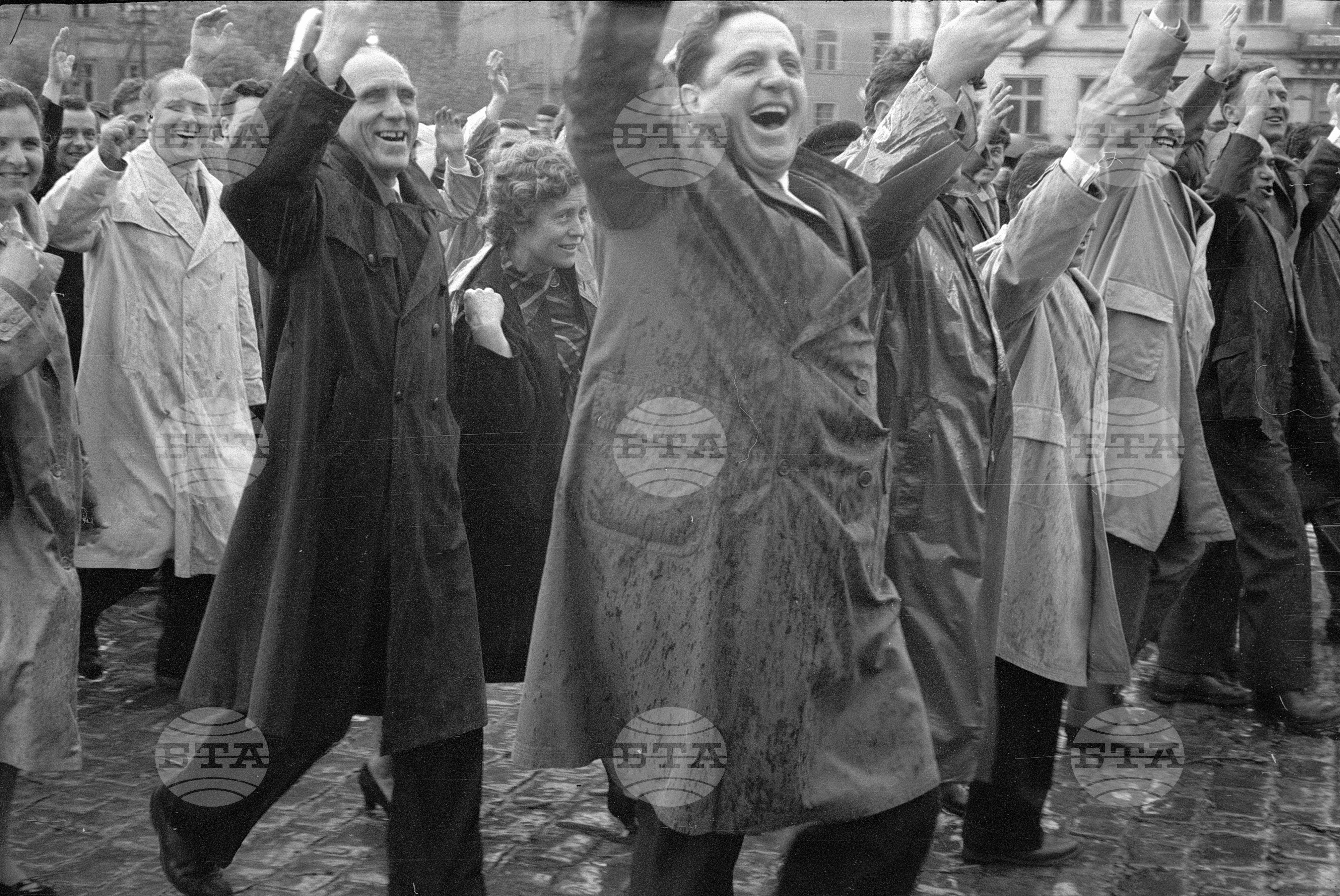 Първомайската манифестация на трудещите се в Димитрово (днес Перник) част 2